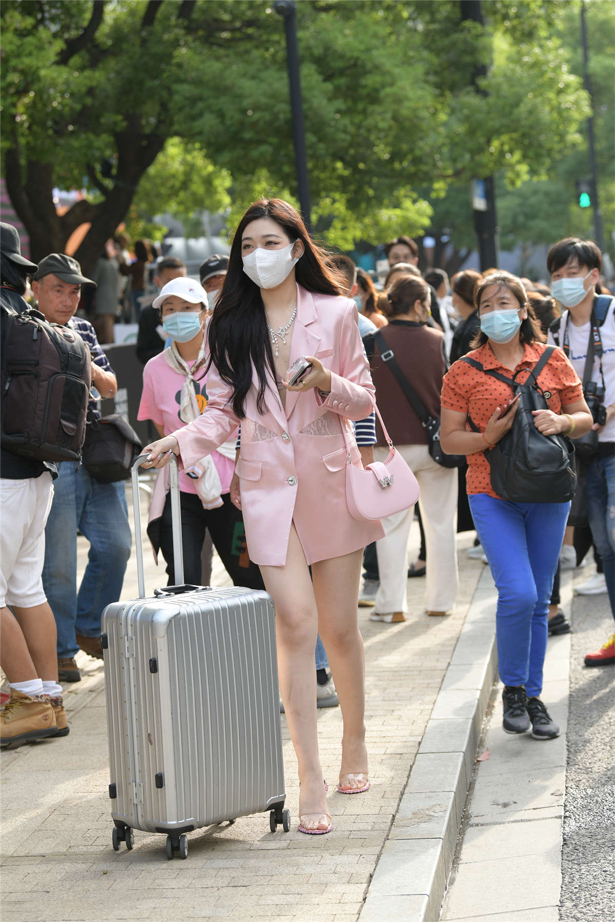 图片[2]-粉色西装外套-日更街拍