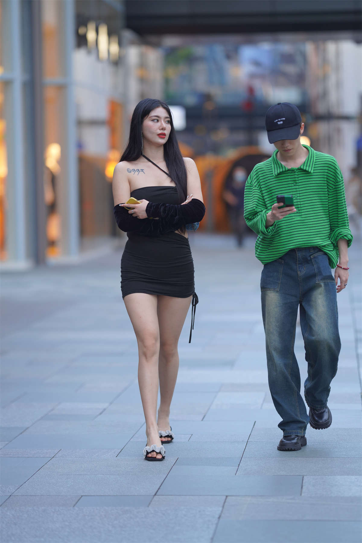 图片[2]-黑色紧身包臀裙-日更街拍