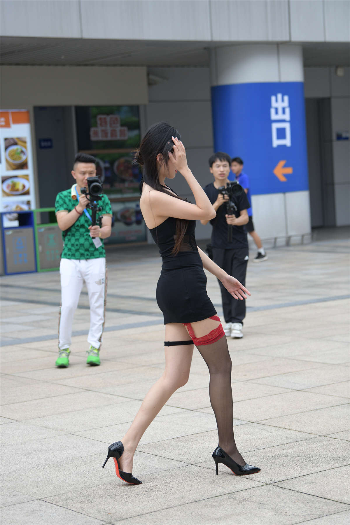 图片[2]-时尚吊带裙-日更街拍