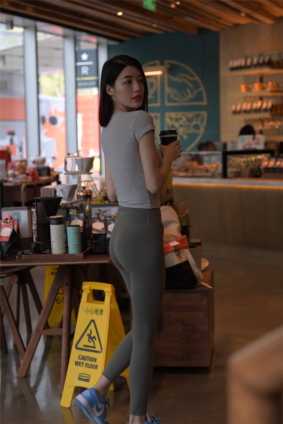 图片[2]-[魔镜原创摄影]一只麋鹿摄影作品 好久不见-日更街拍