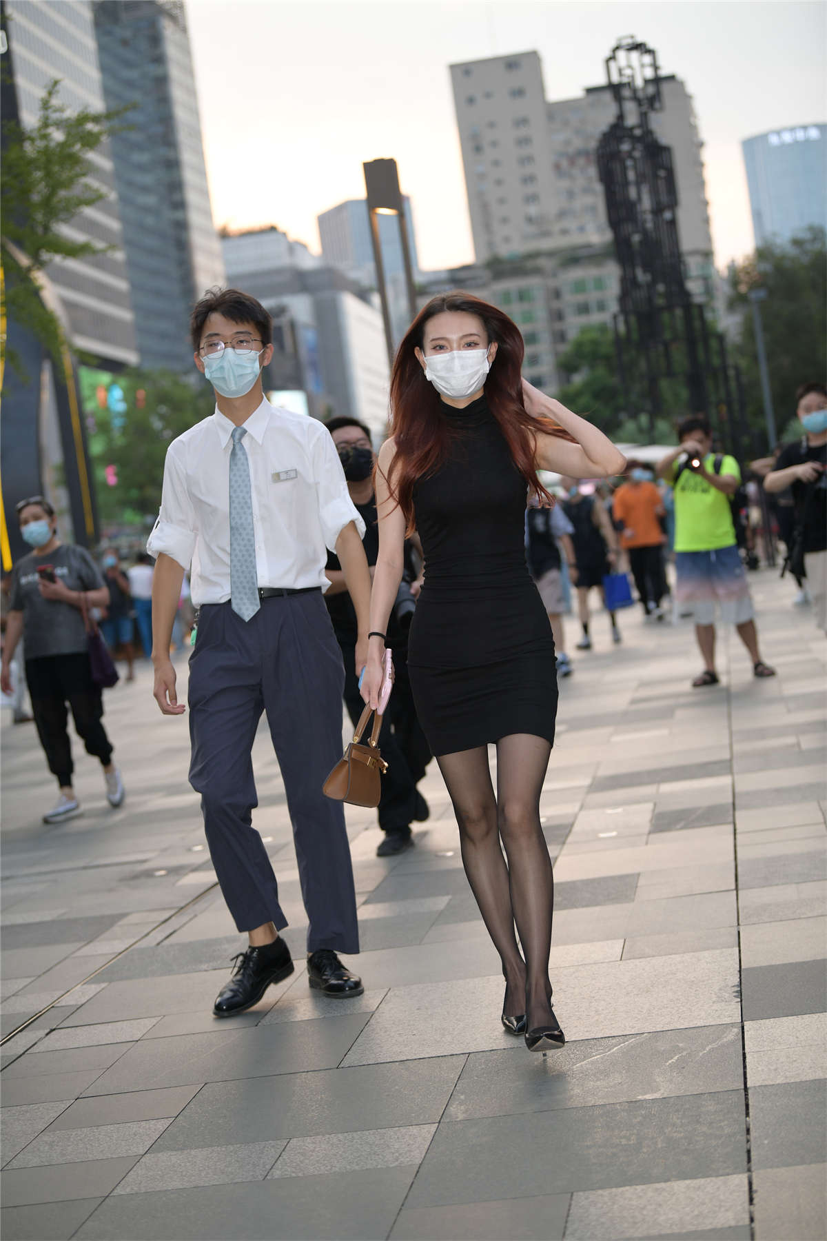 图片[2]-黑色连衣裙显白-日更街拍