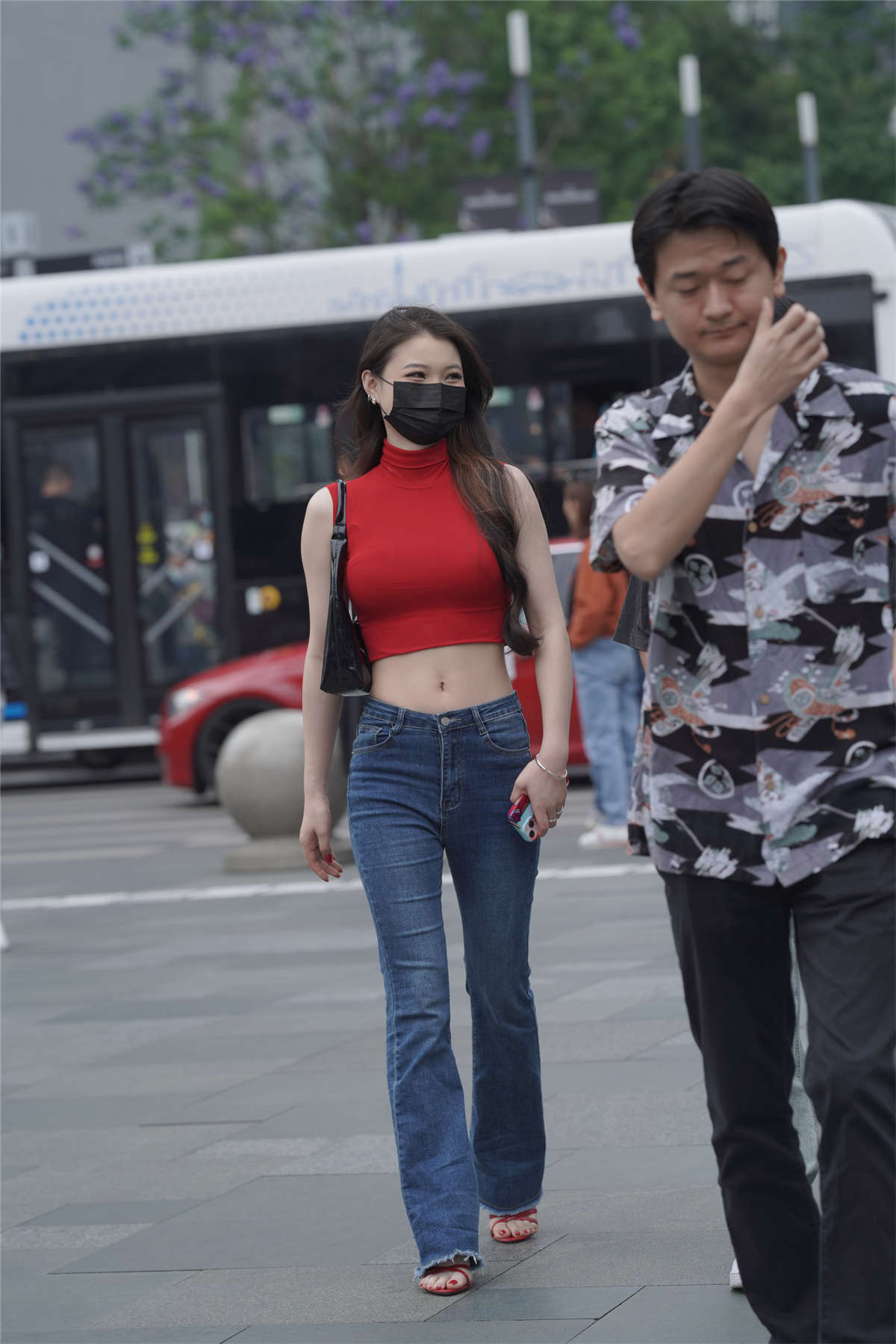 牛仔裤冷艳气质-日更街拍