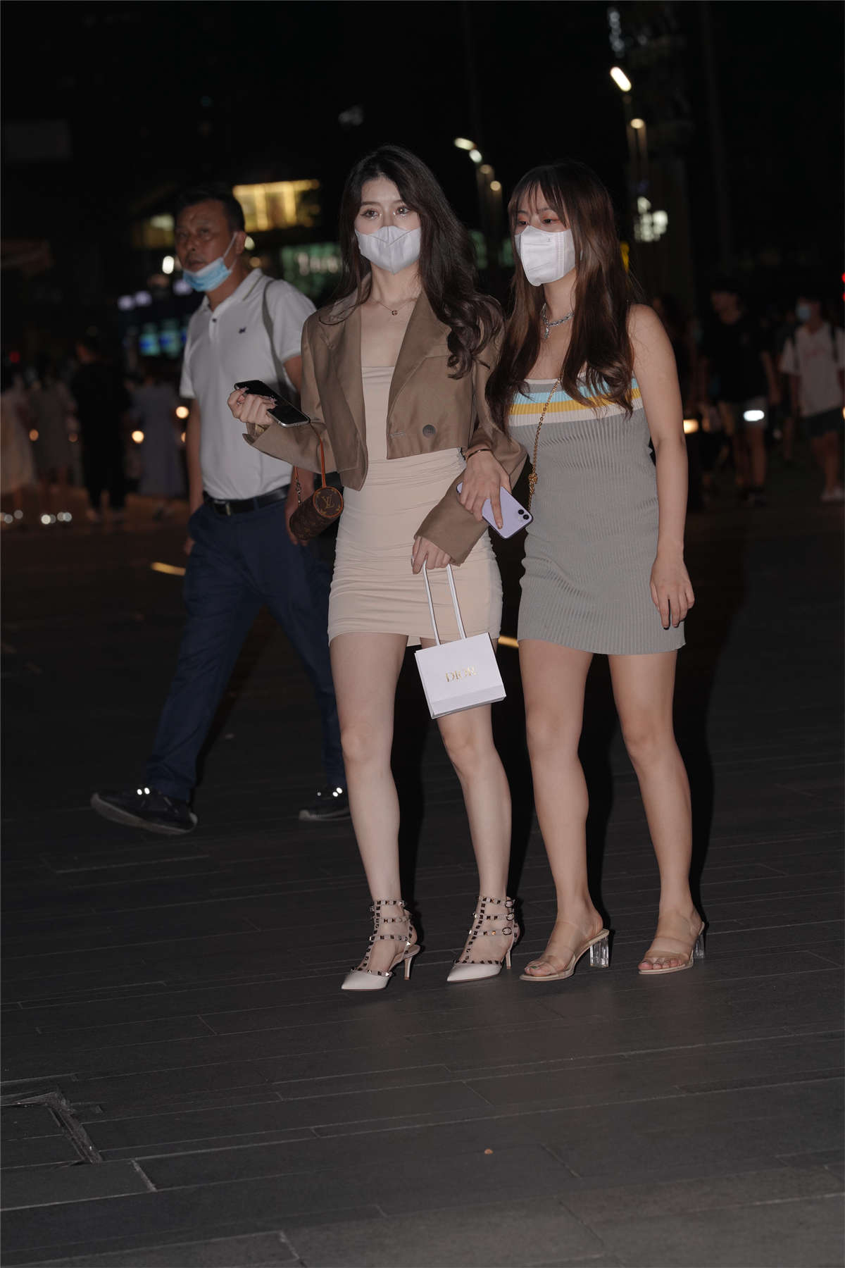 简约气质针织裙搭配-日更街拍