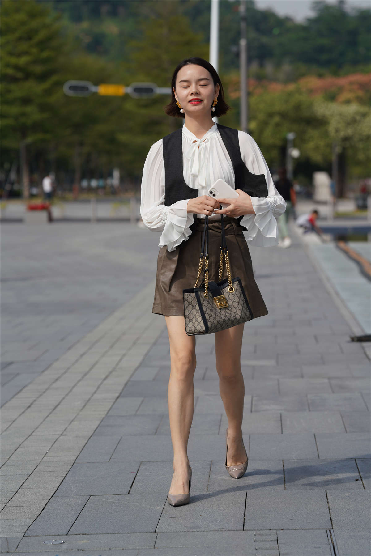 图片[2]-优雅气质短发女郎-日更街拍