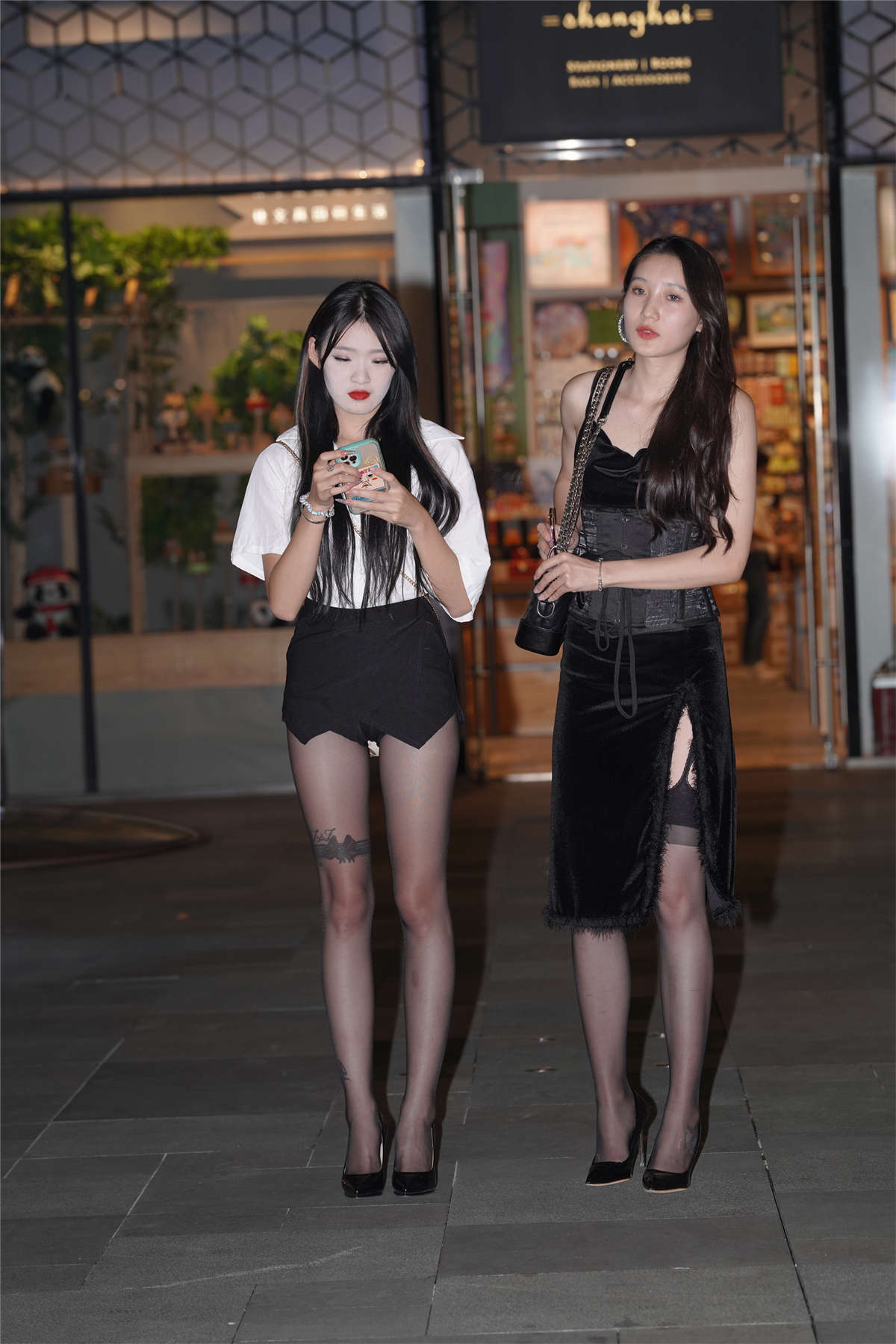 衬衫短裤黑白搭配-日更街拍