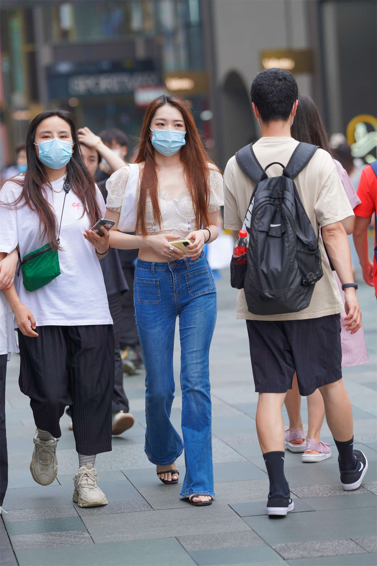 清秀美丽牛仔裤-日更街拍