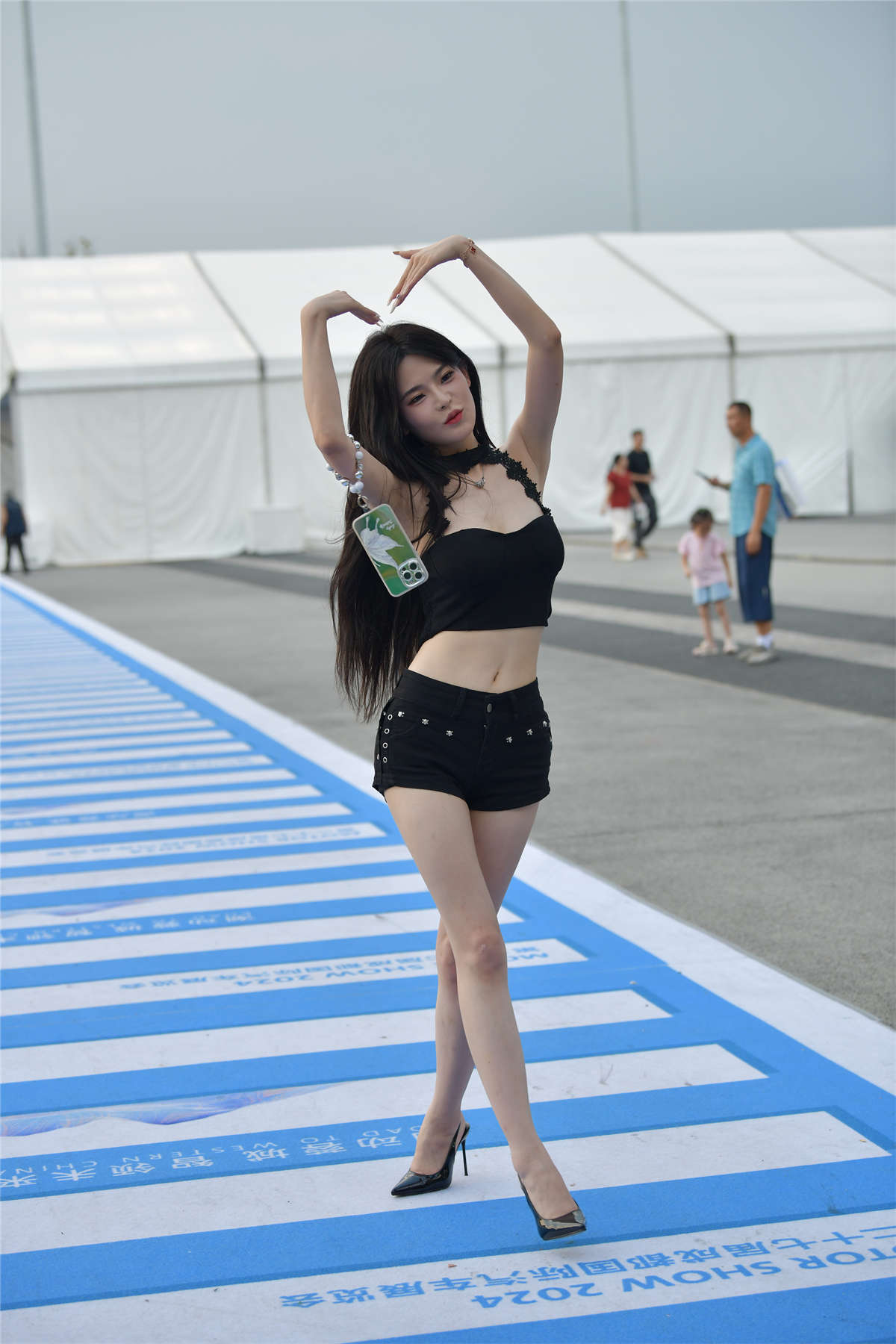 图片[2]-被眼神秒杀了-日更街拍