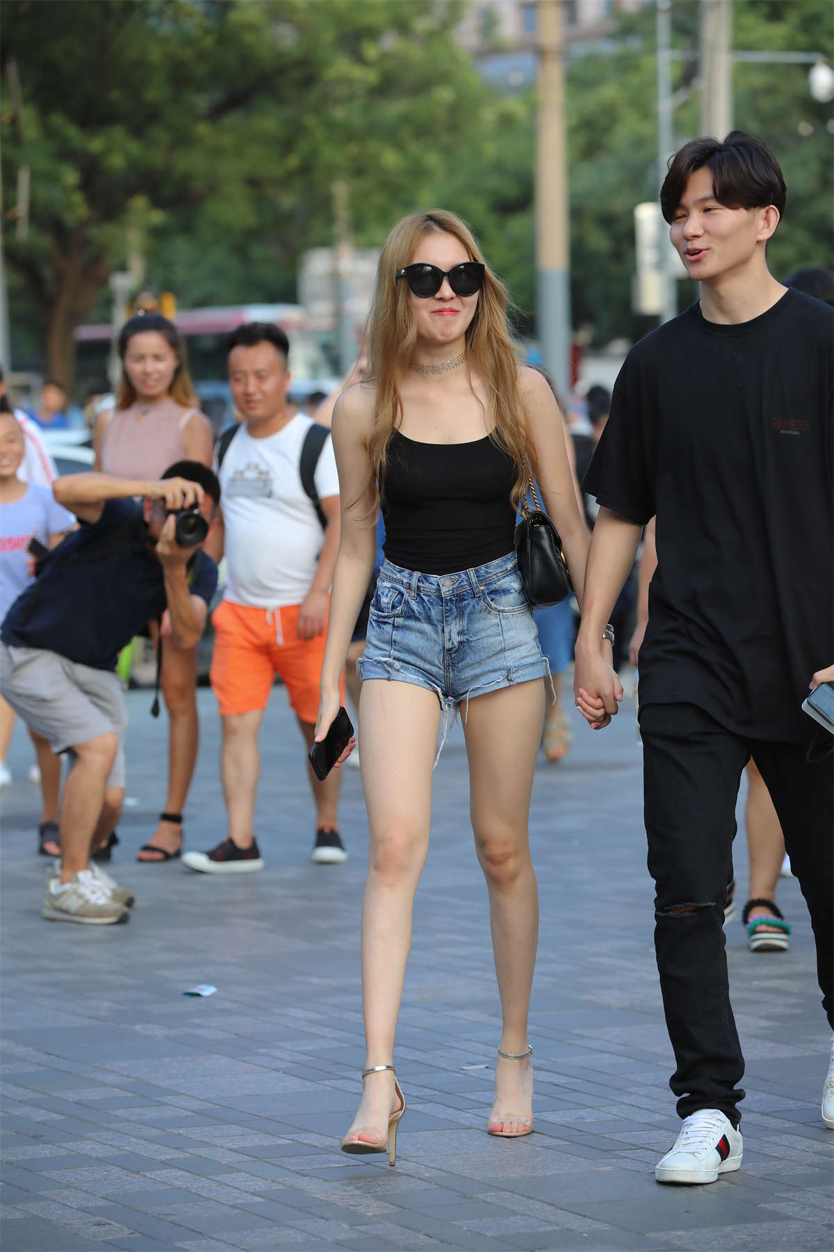 图片[2]-高挑靓丽牛仔短裤-日更街拍