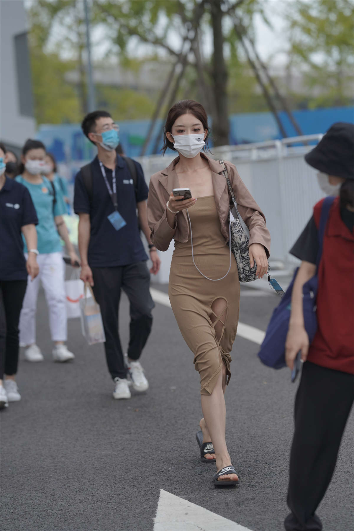 图片[2]-气质针织裙-日更街拍