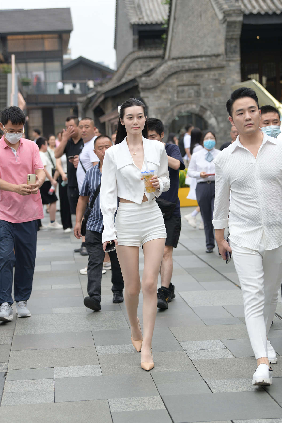 图片[2]-高挑靓丽精致白色系-日更街拍