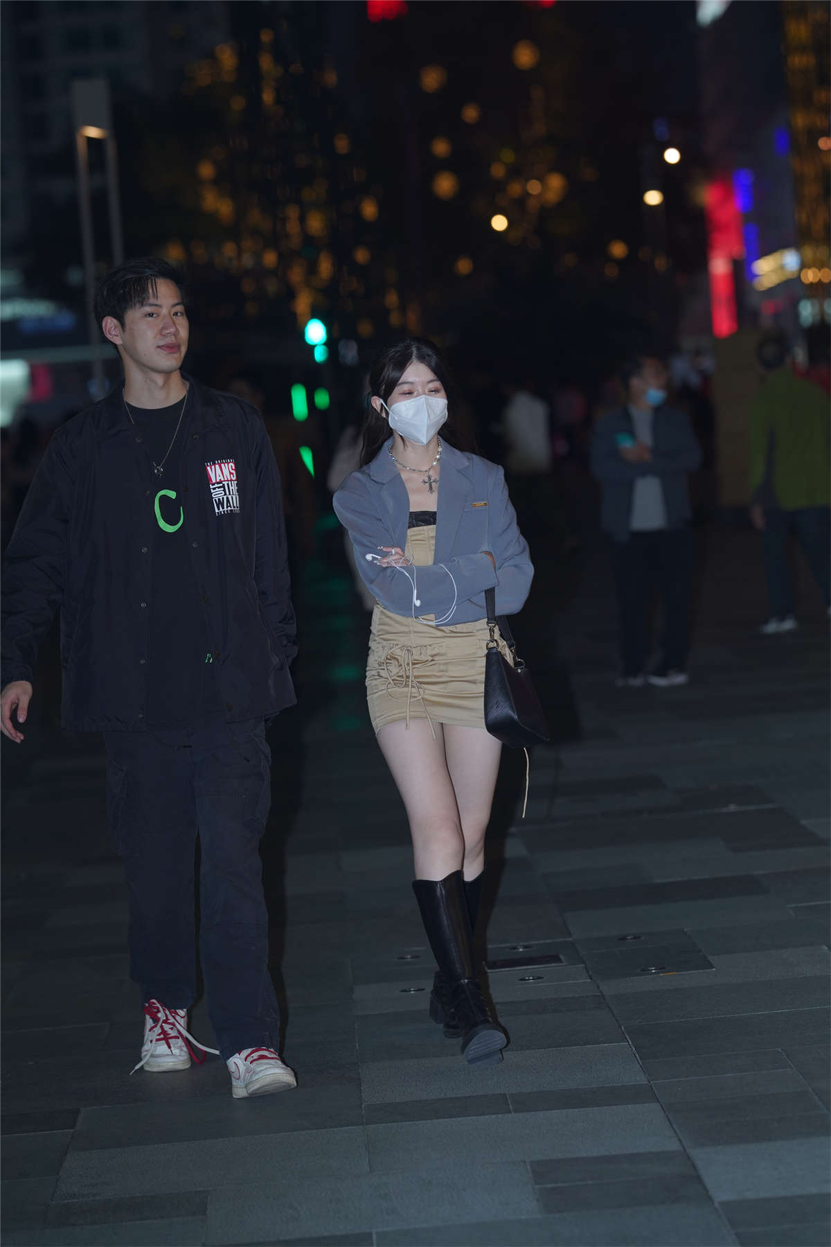 皮靴美腿的诱惑-日更街拍