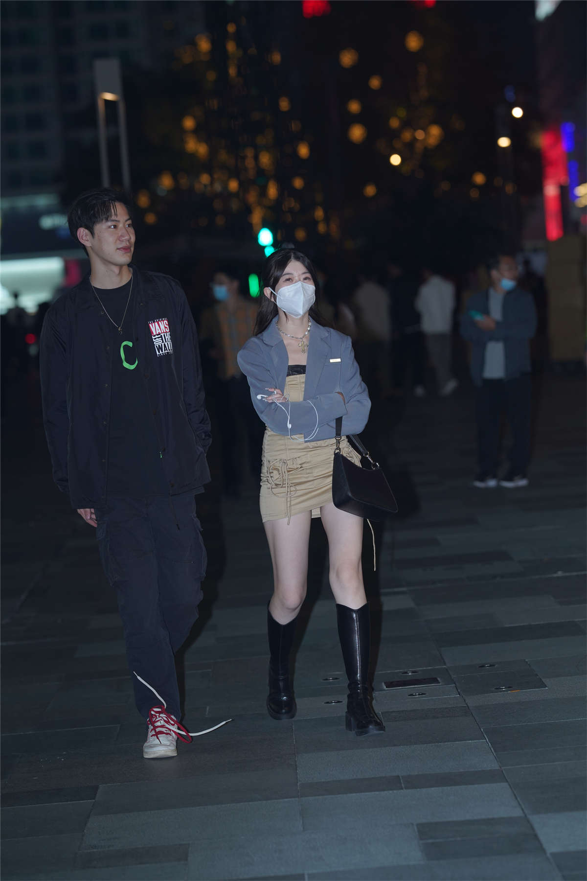 图片[2]-皮靴美腿的诱惑-日更街拍