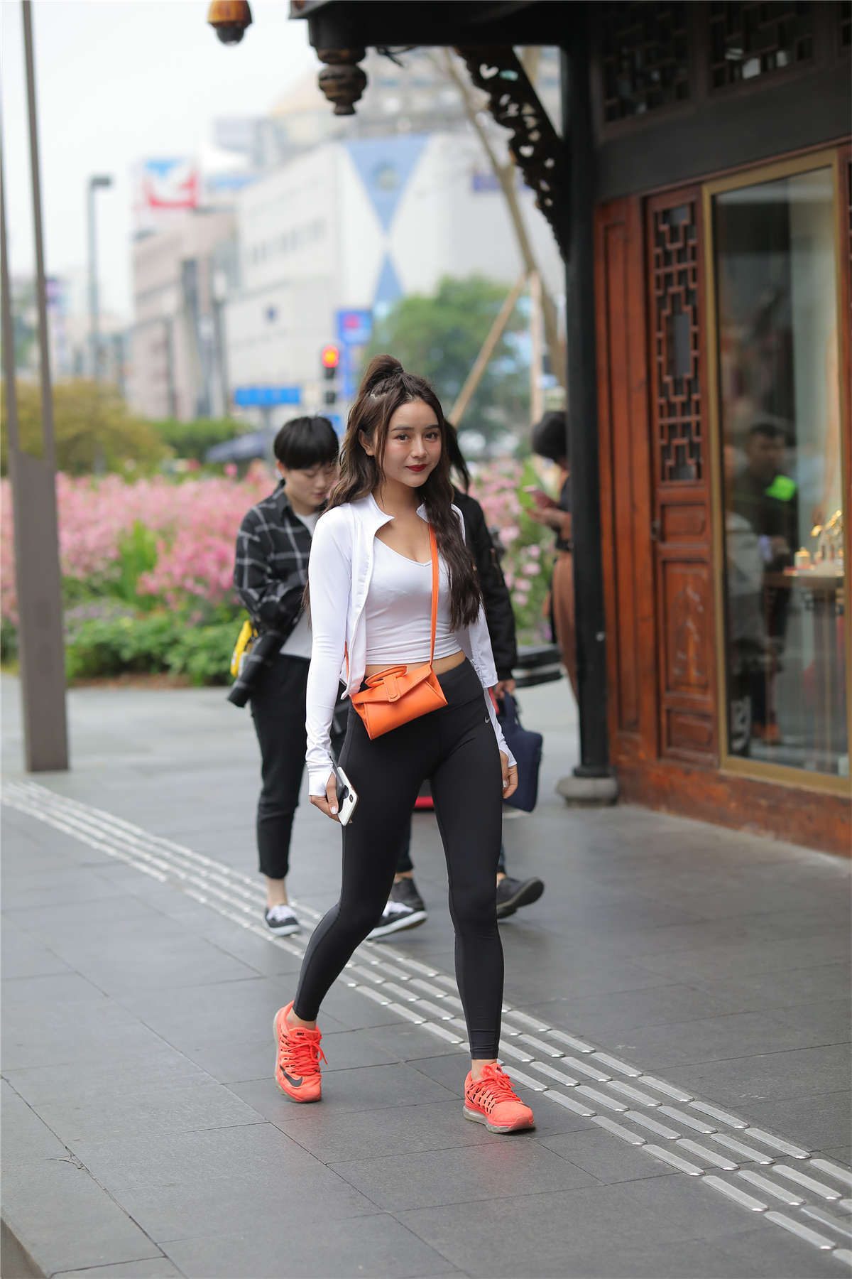 运动装黑白搭配-日更街拍