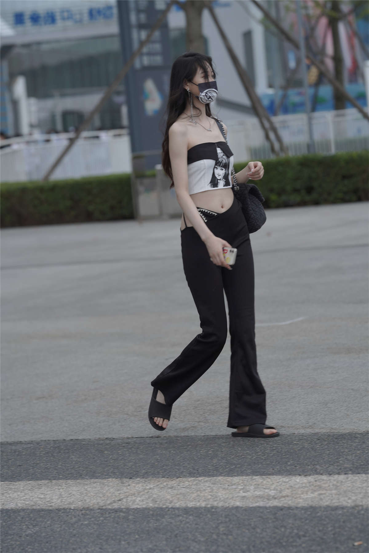 图片[2]-高挑曲线身材小姐姐-日更街拍