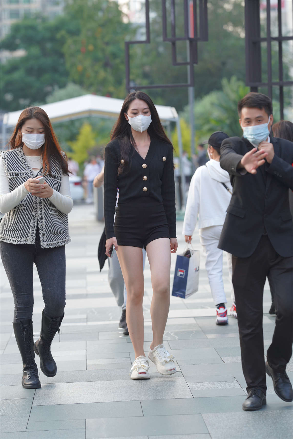 图片[2]-黑色职业装美女-日更街拍