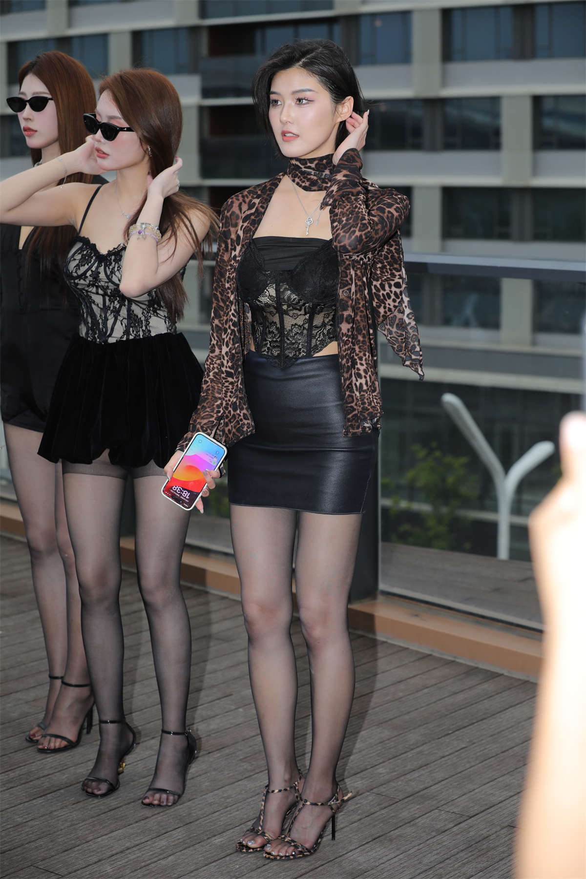 图片[2]-狂野魅力皮裙-日更街拍