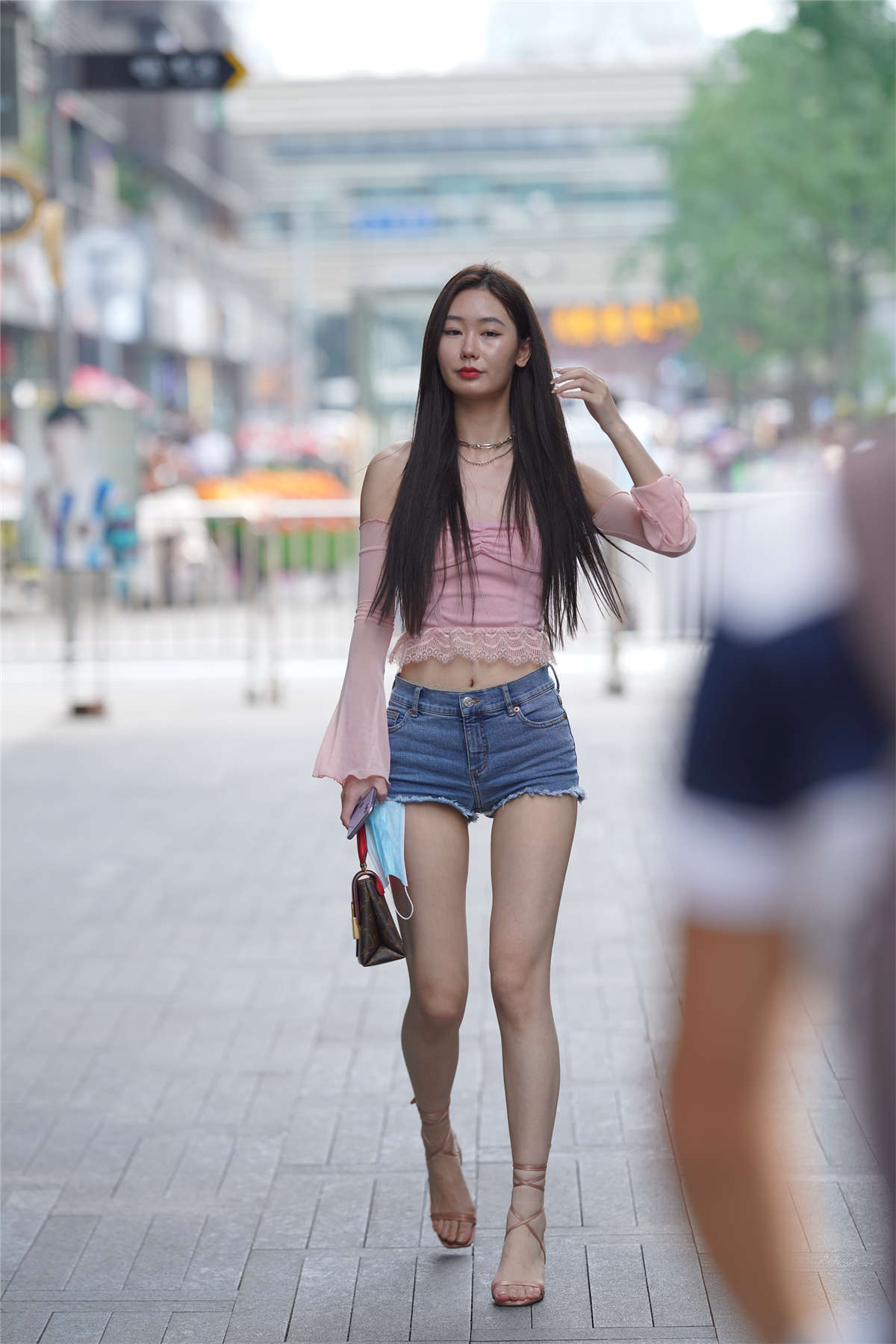 图片[2]-牛仔热裤美腿-日更街拍