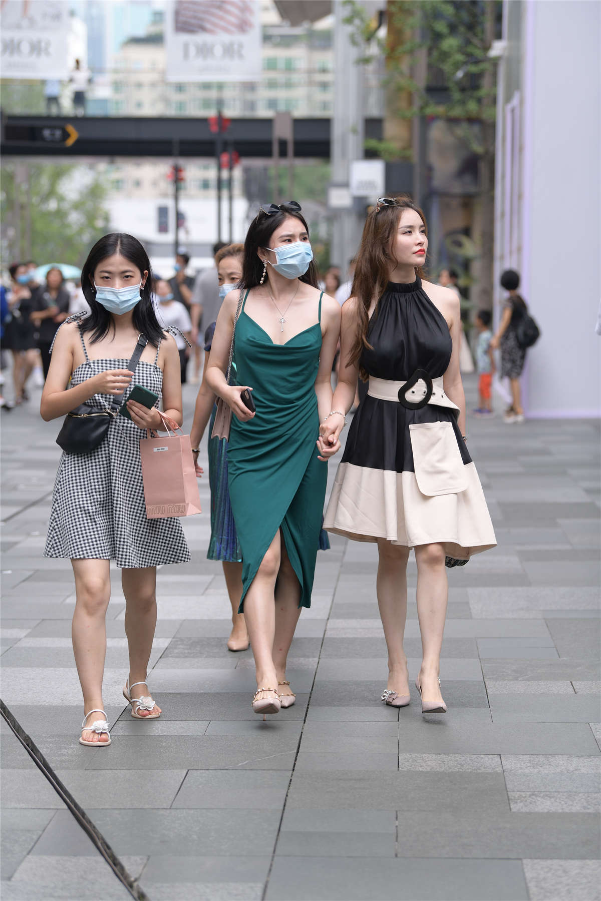 图片[2]-大气连衣裙搭配-日更街拍