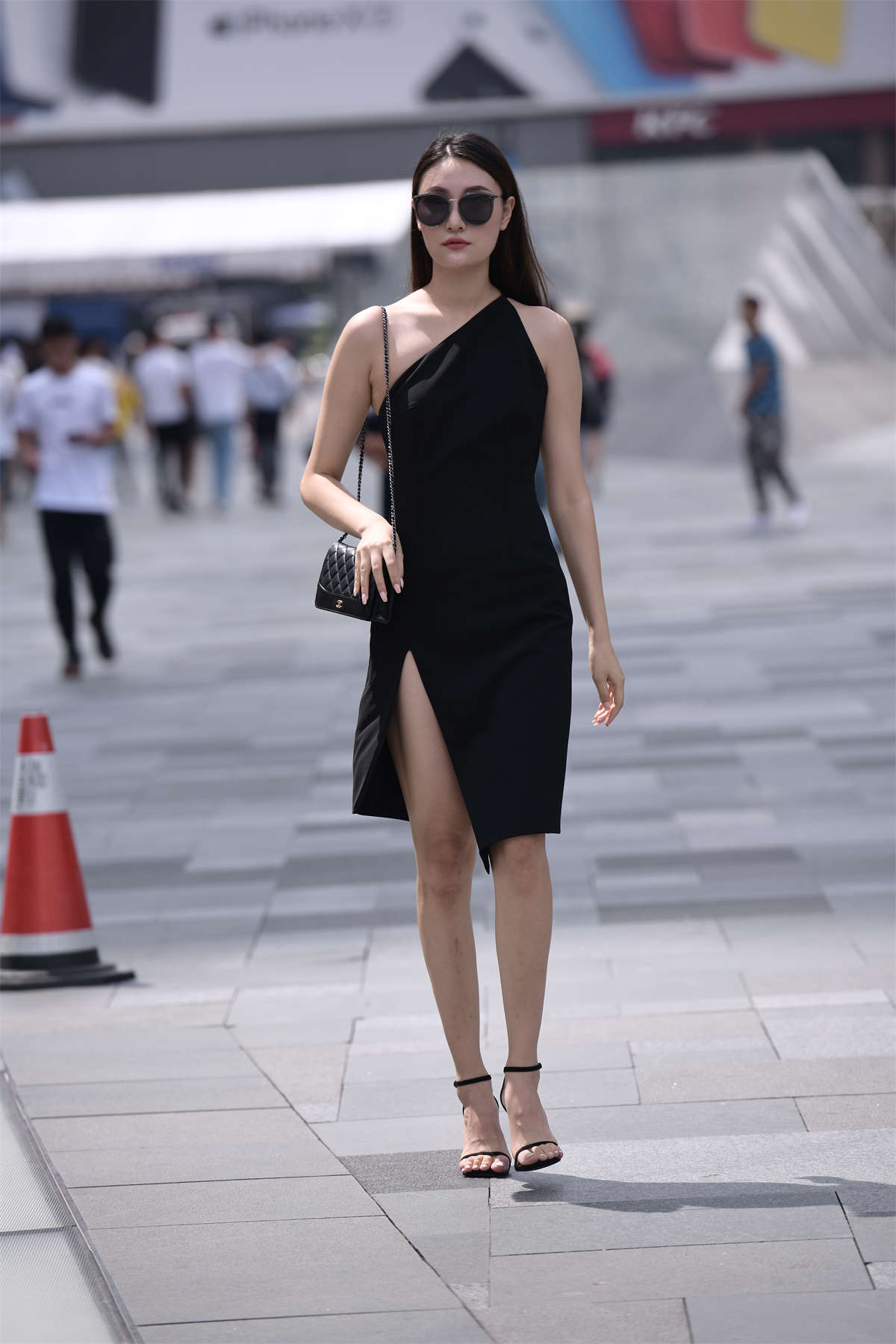 图片[2]-黑裙凉高时尚超模范儿-日更街拍
