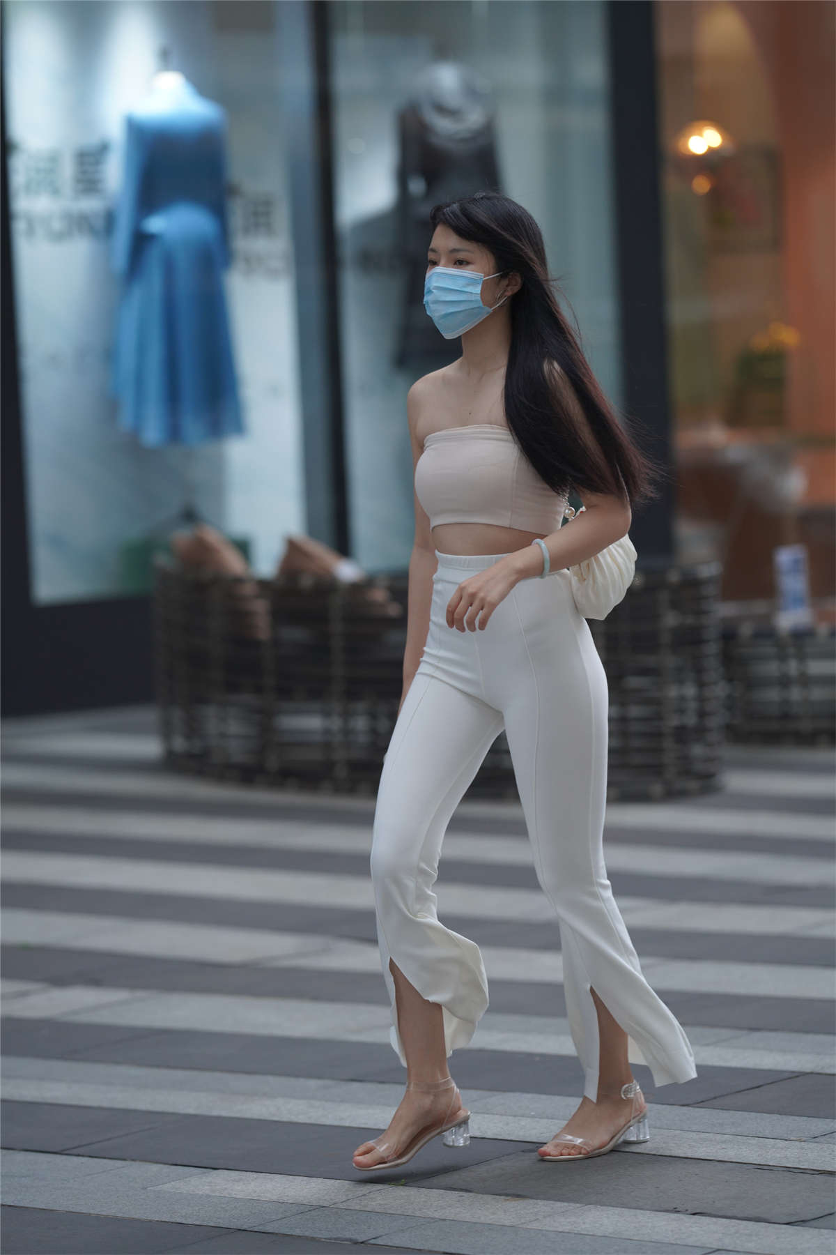 图片[2]-[魔镜原创摄影]加菲mao街拍作品 白裤女子-日更街拍