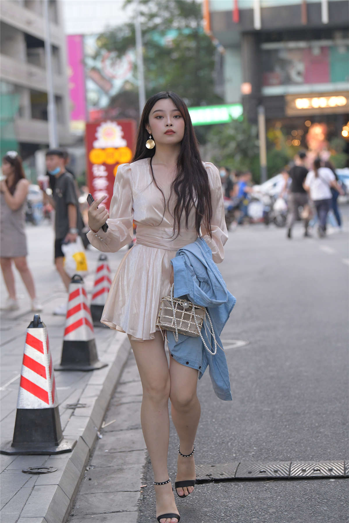 图片[2]-[魔镜原创摄影]红石街拍作品 遇到-日更街拍