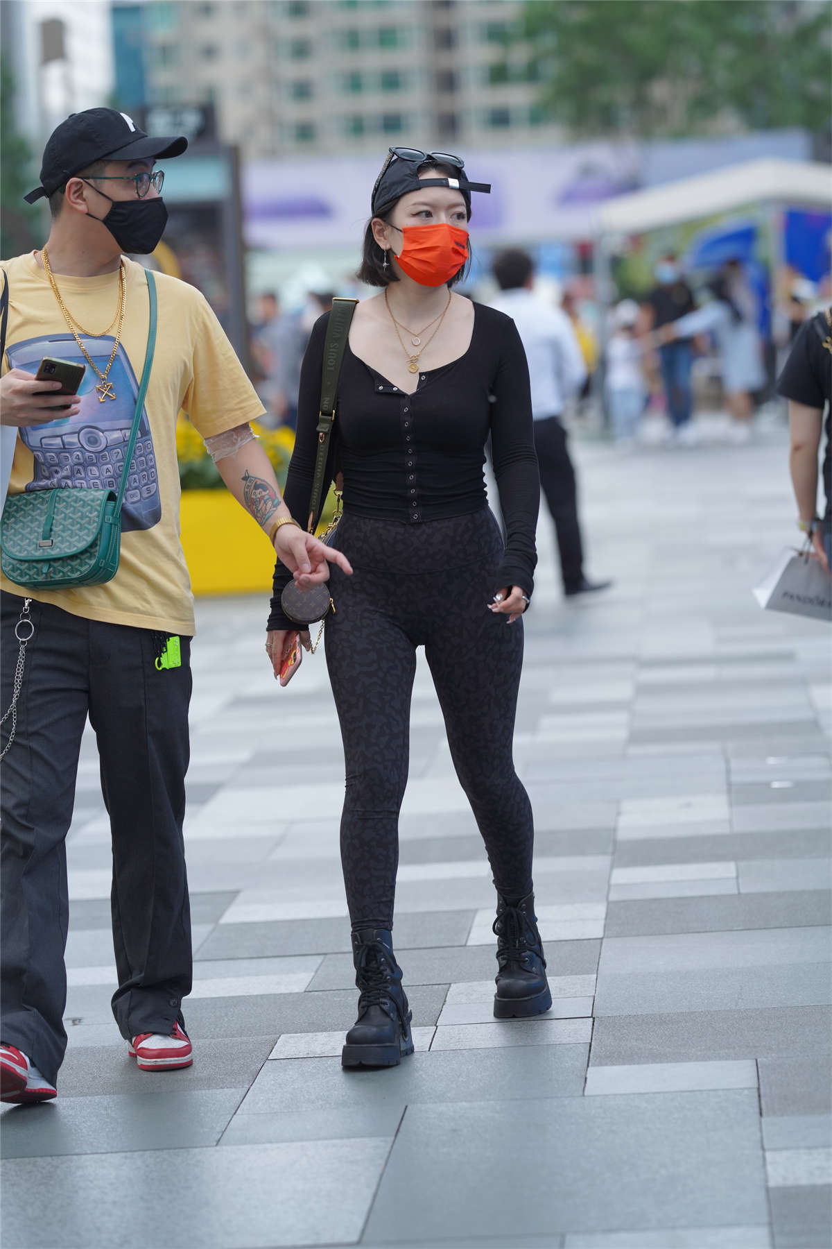 图片[2]-黑色蟒纹紧身裤-日更街拍