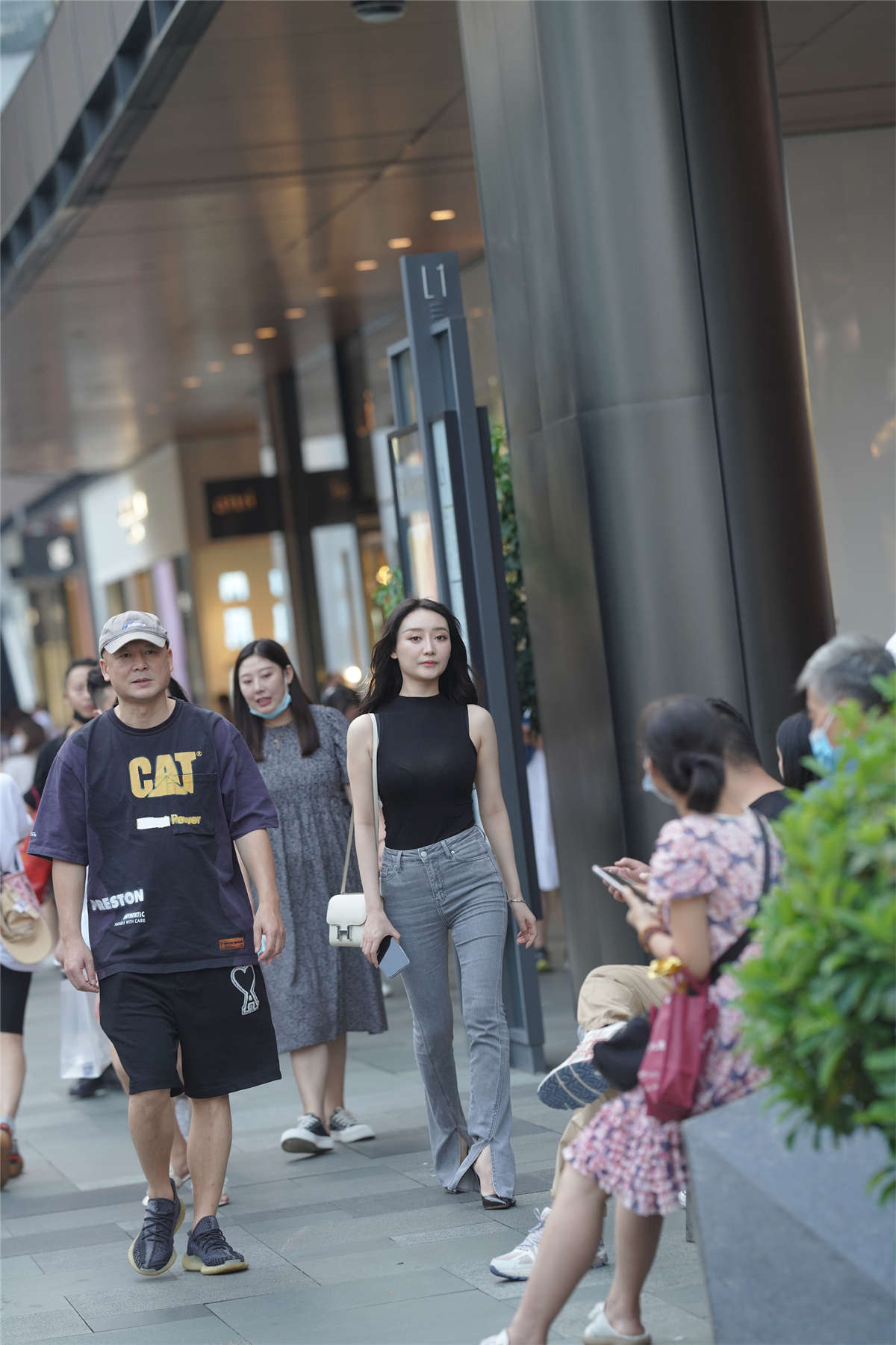 图片[2]-性感牛仔裤女友-日更街拍