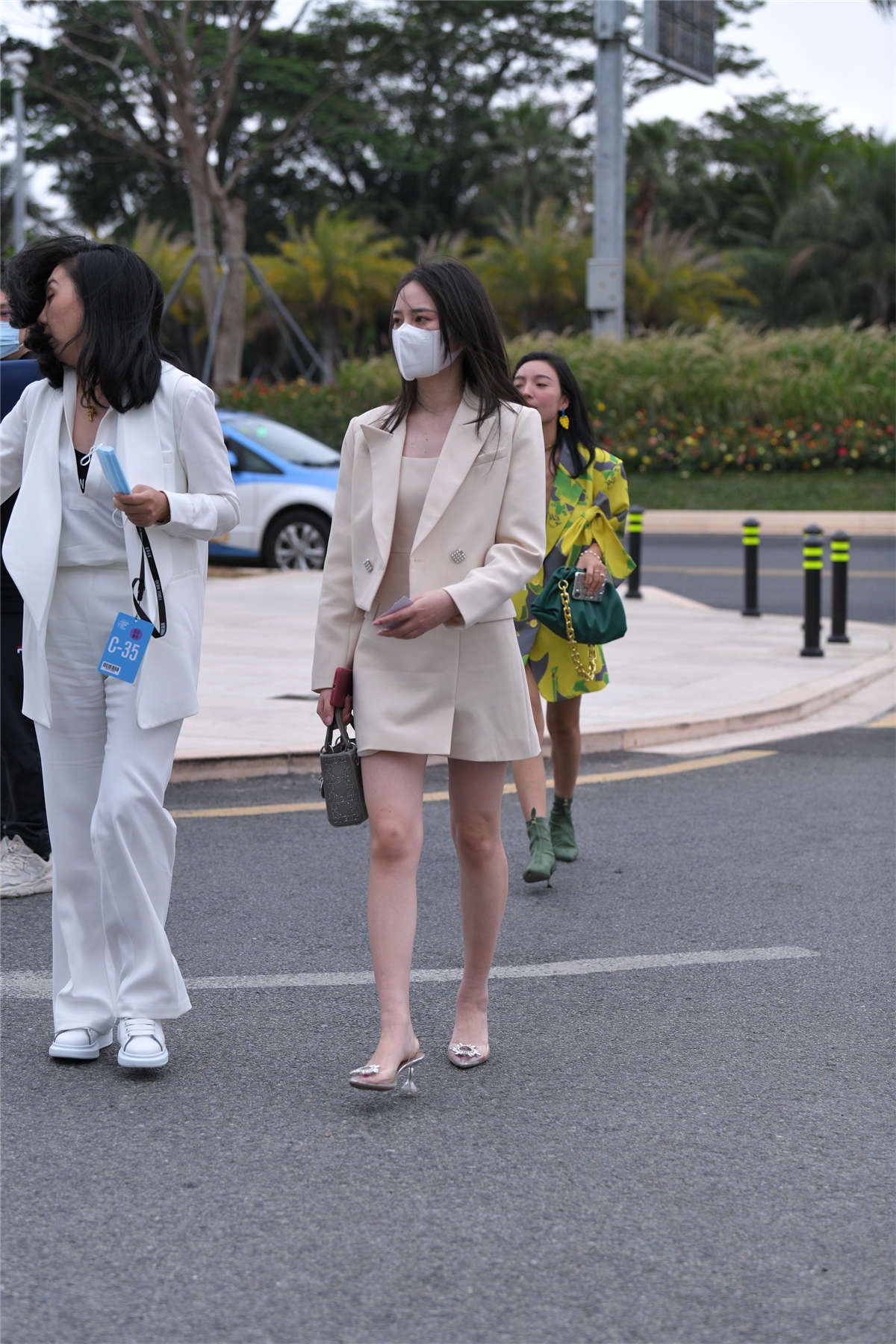 图片[2]-气质西装裙-日更街拍