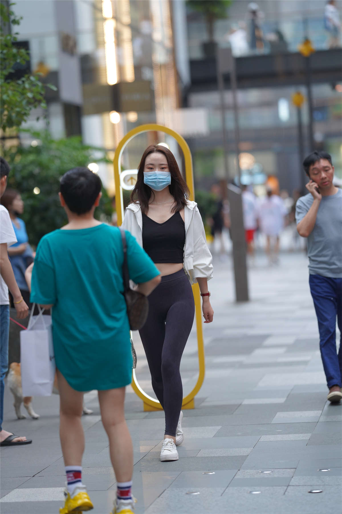 瑜伽裤紧身衣-日更街拍