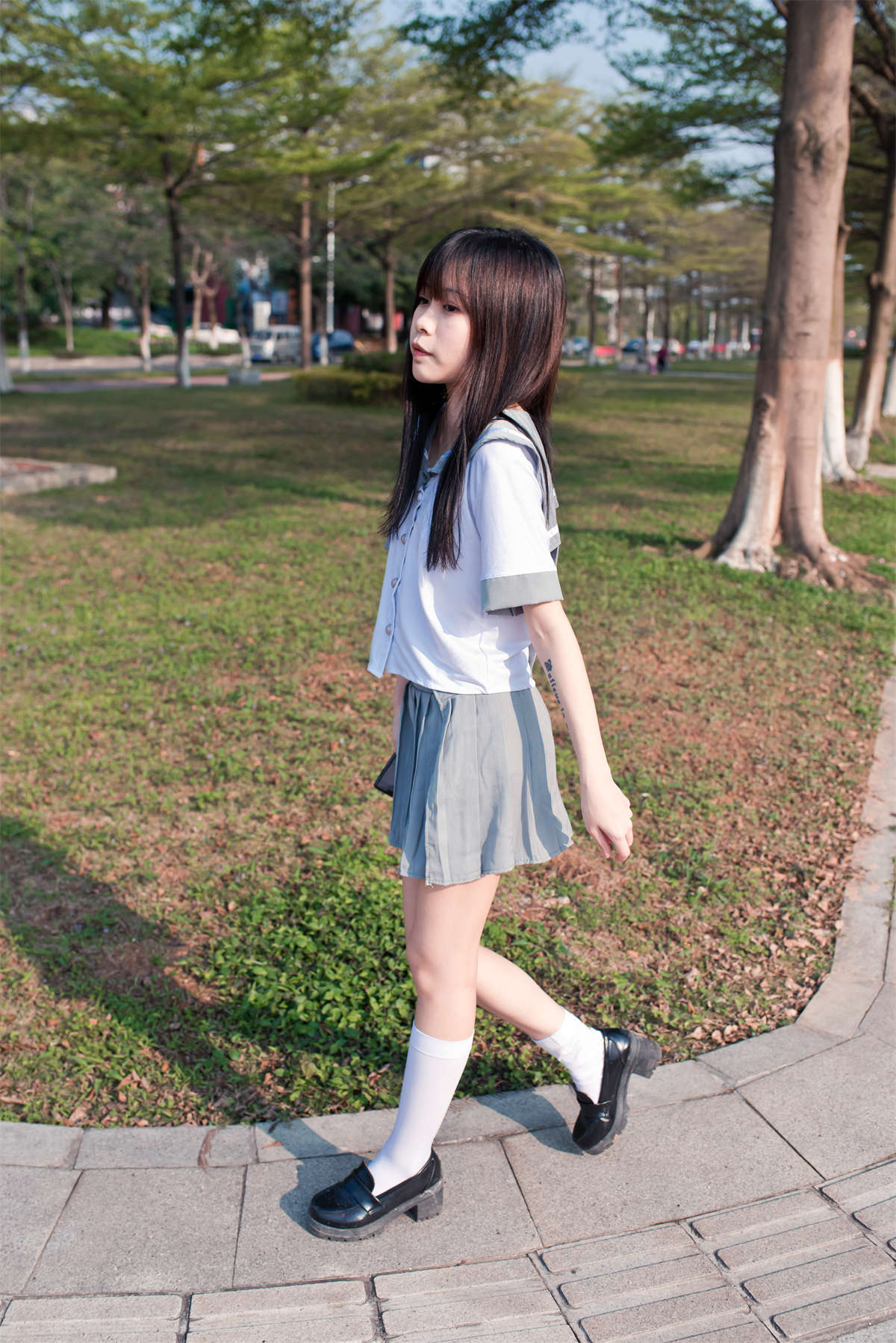 图片[2]-百褶裙少女-日更街拍