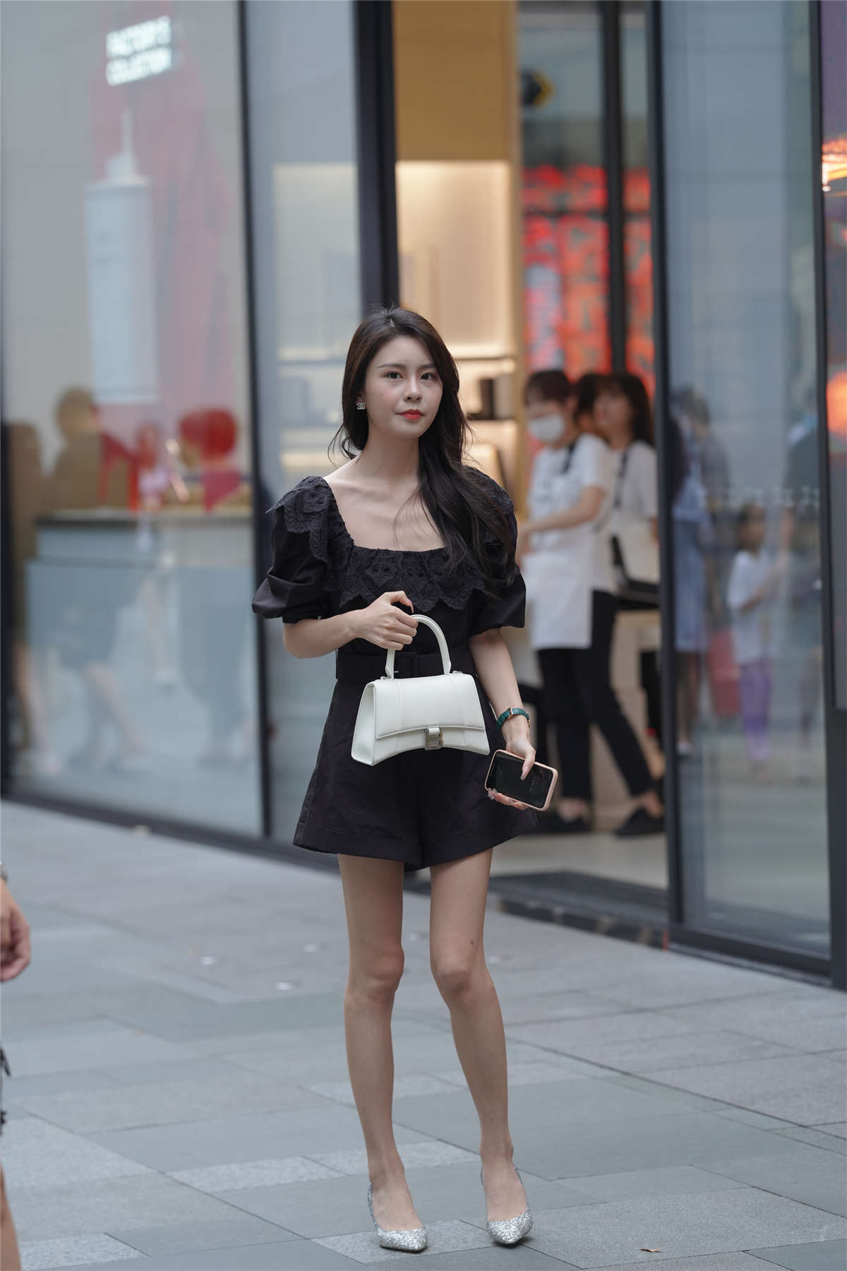 温婉黑色连衣裙-日更街拍