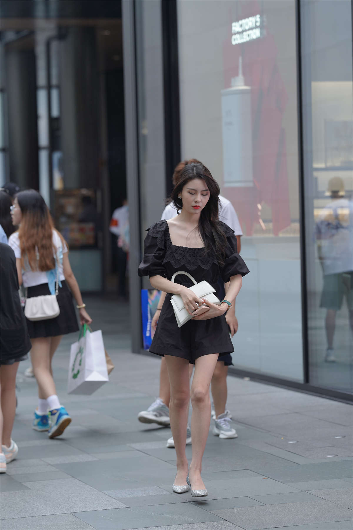 图片[2]-温婉黑色连衣裙-日更街拍