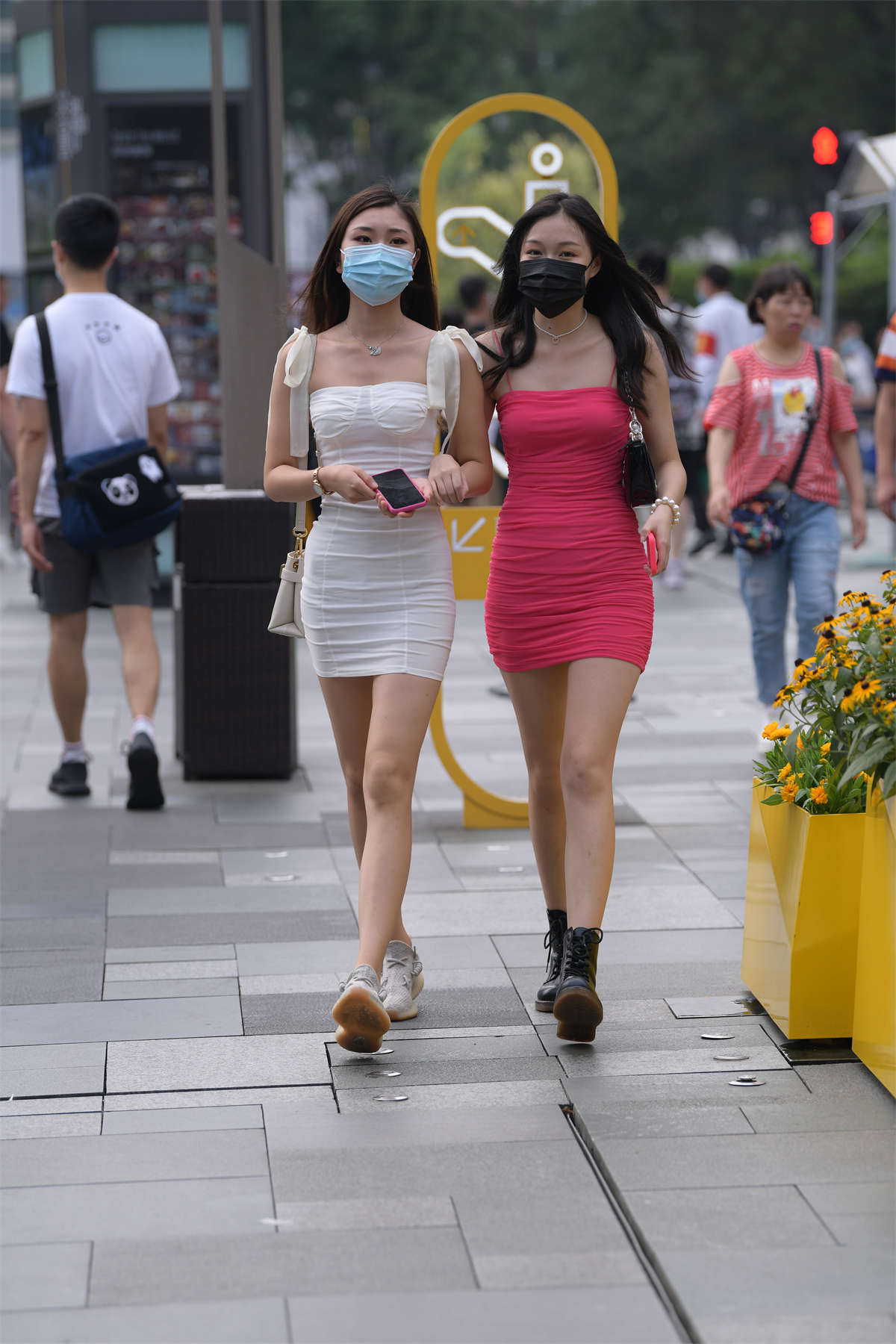 简约修身裙-日更街拍