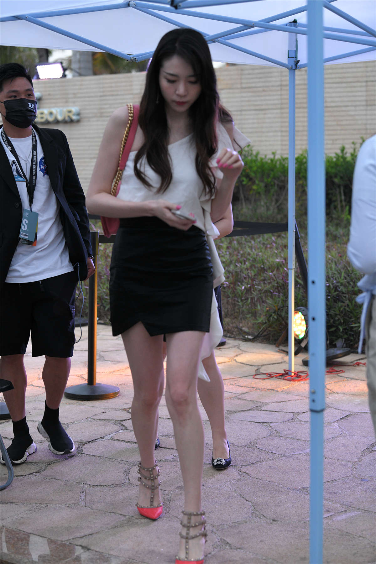 图片[2]-皮裙柳钉鞋-日更街拍