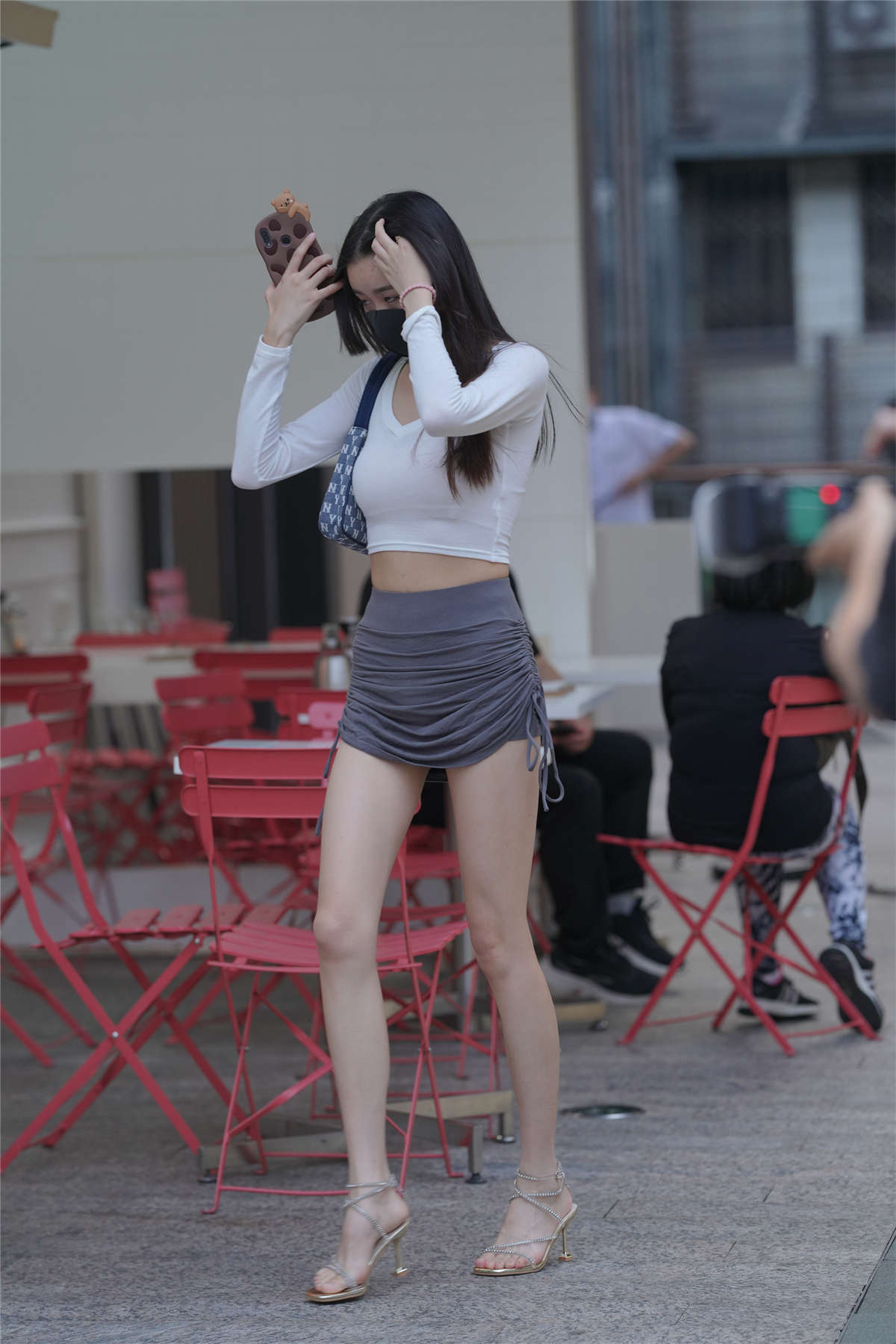 青春的气息长腿美女-日更街拍