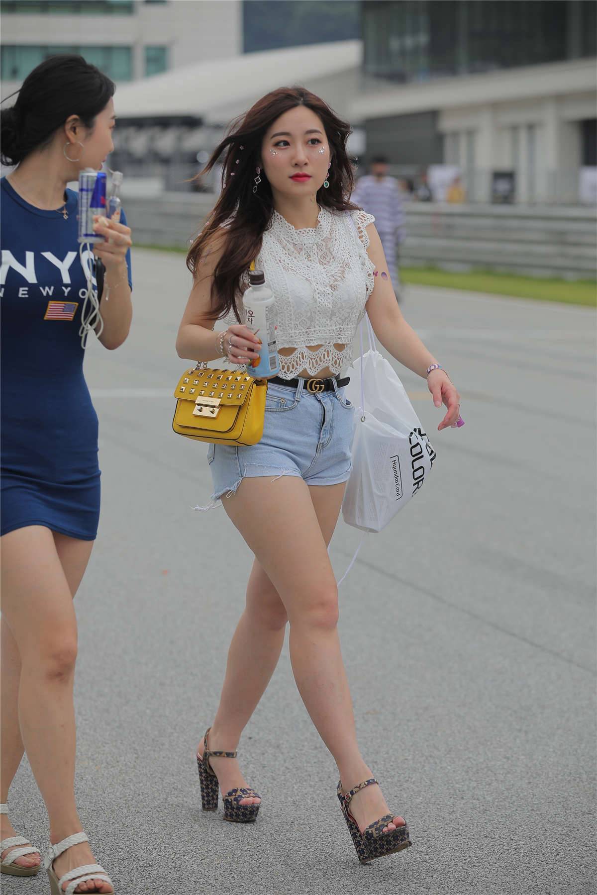 牛仔短裤青春美丽-日更街拍