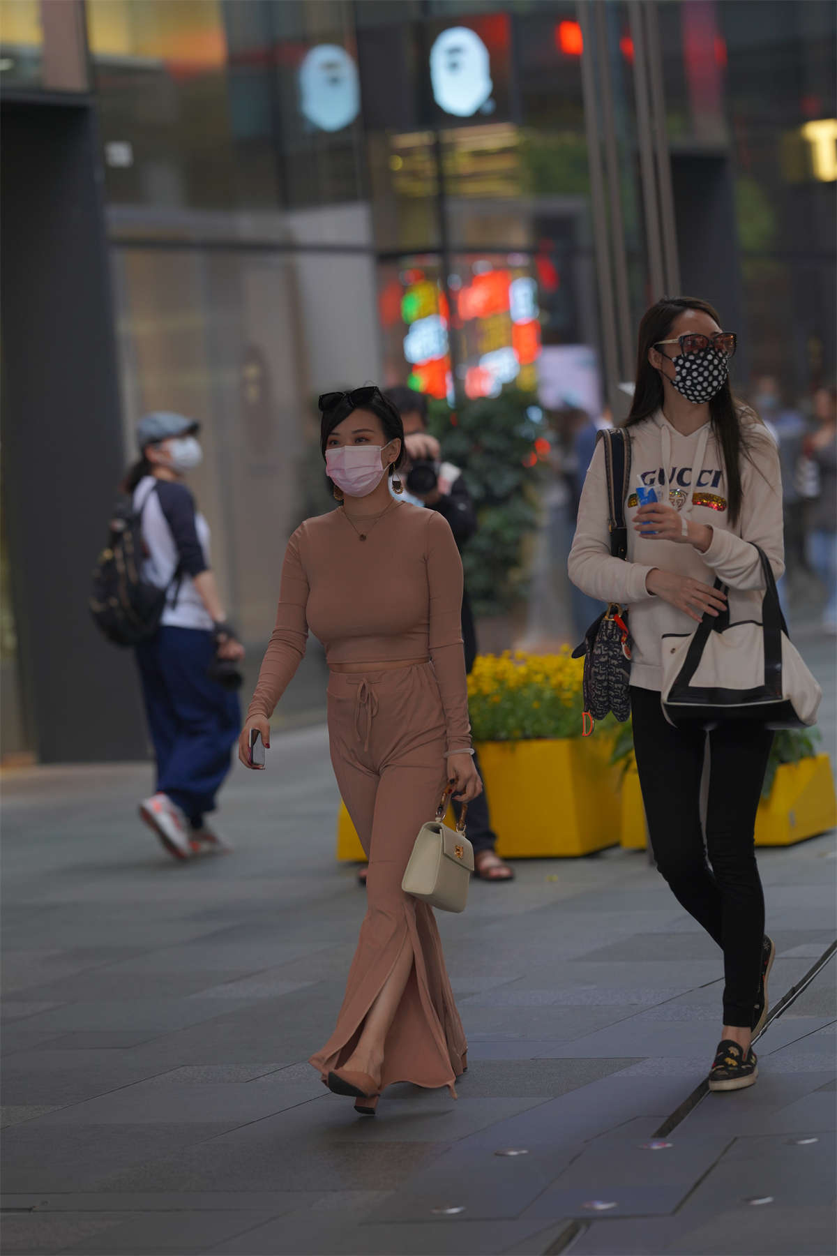 图片[2]-身材超绝的美少妇套图-日更街拍