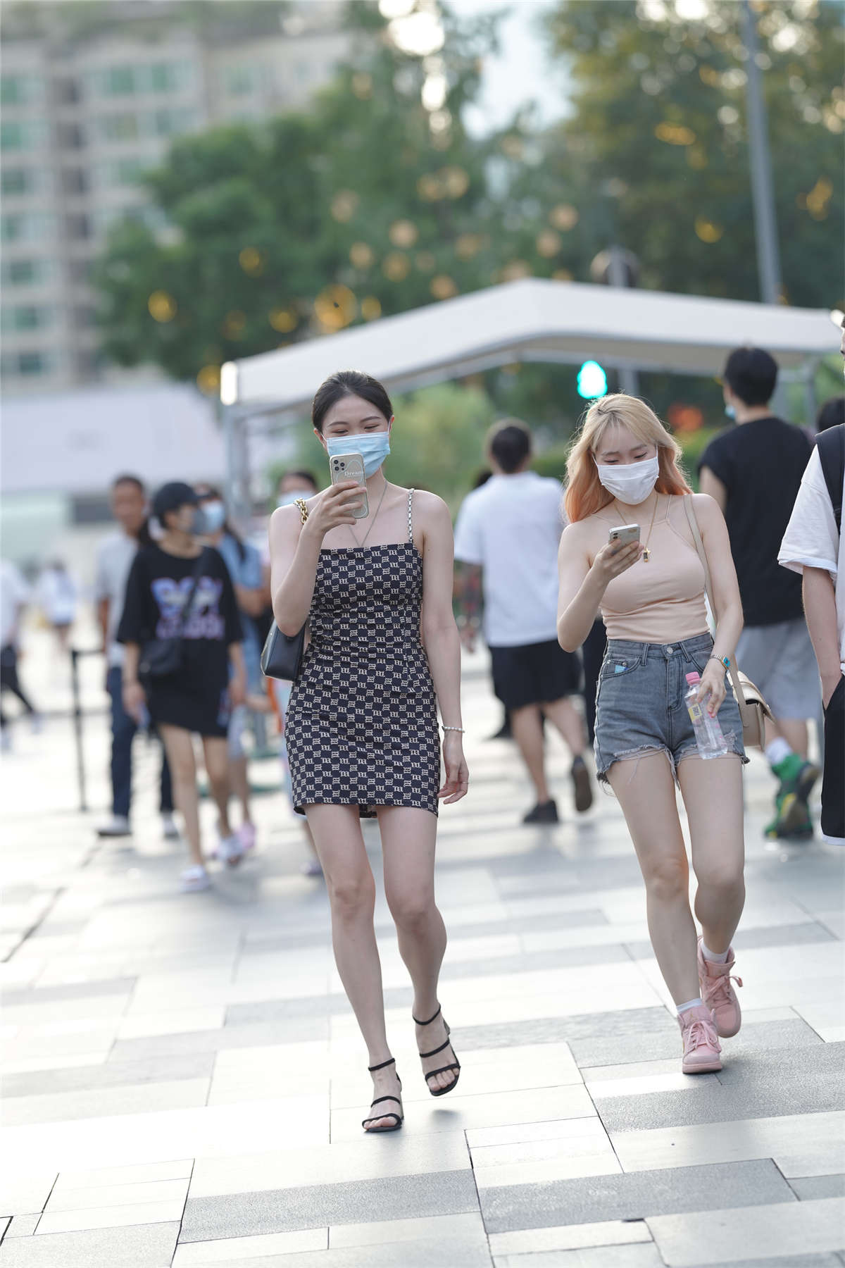 图片[2]-清秀优雅吊带裙-日更街拍