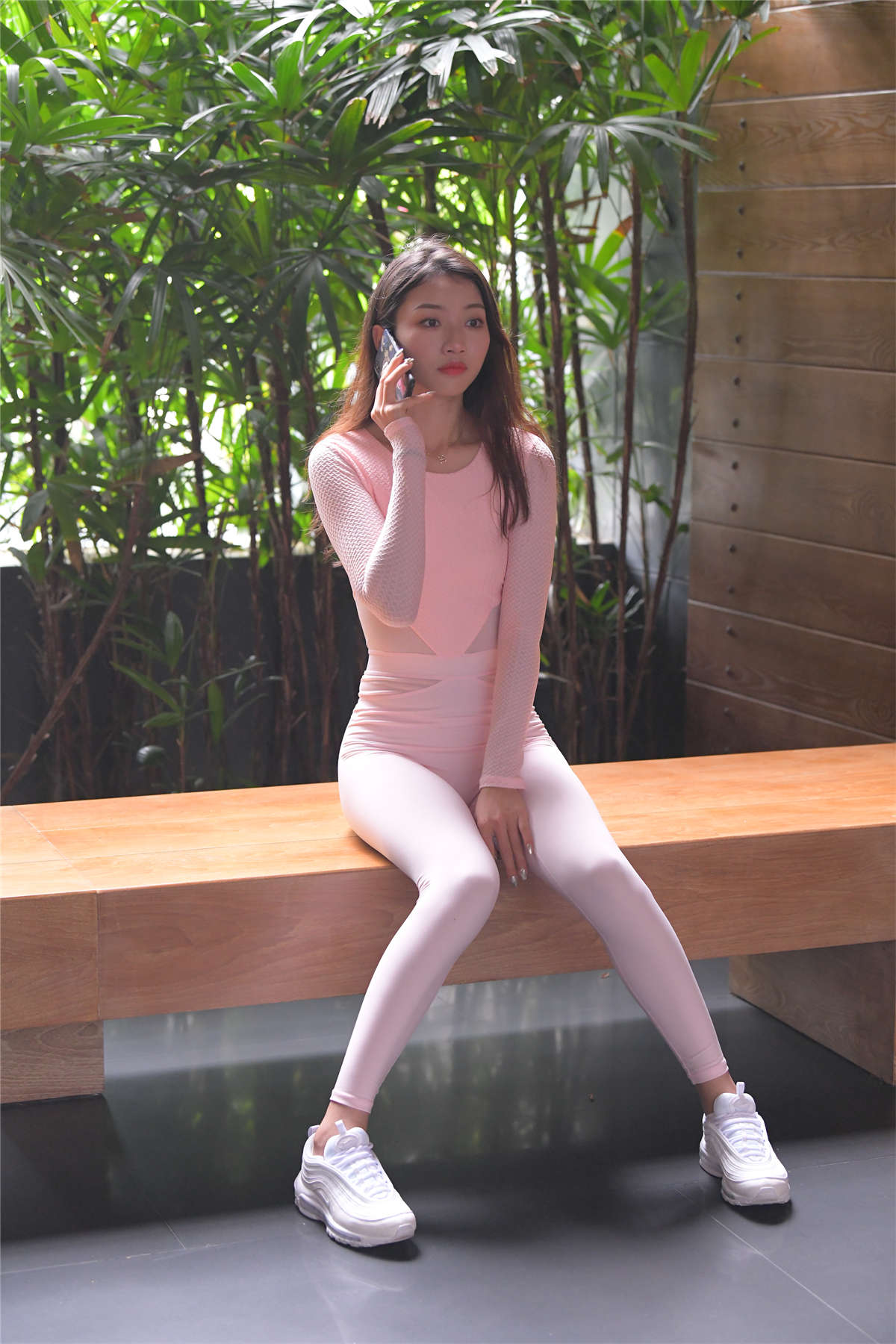 红石旅拍 萌萌粉色连体紧身裤-日更街拍