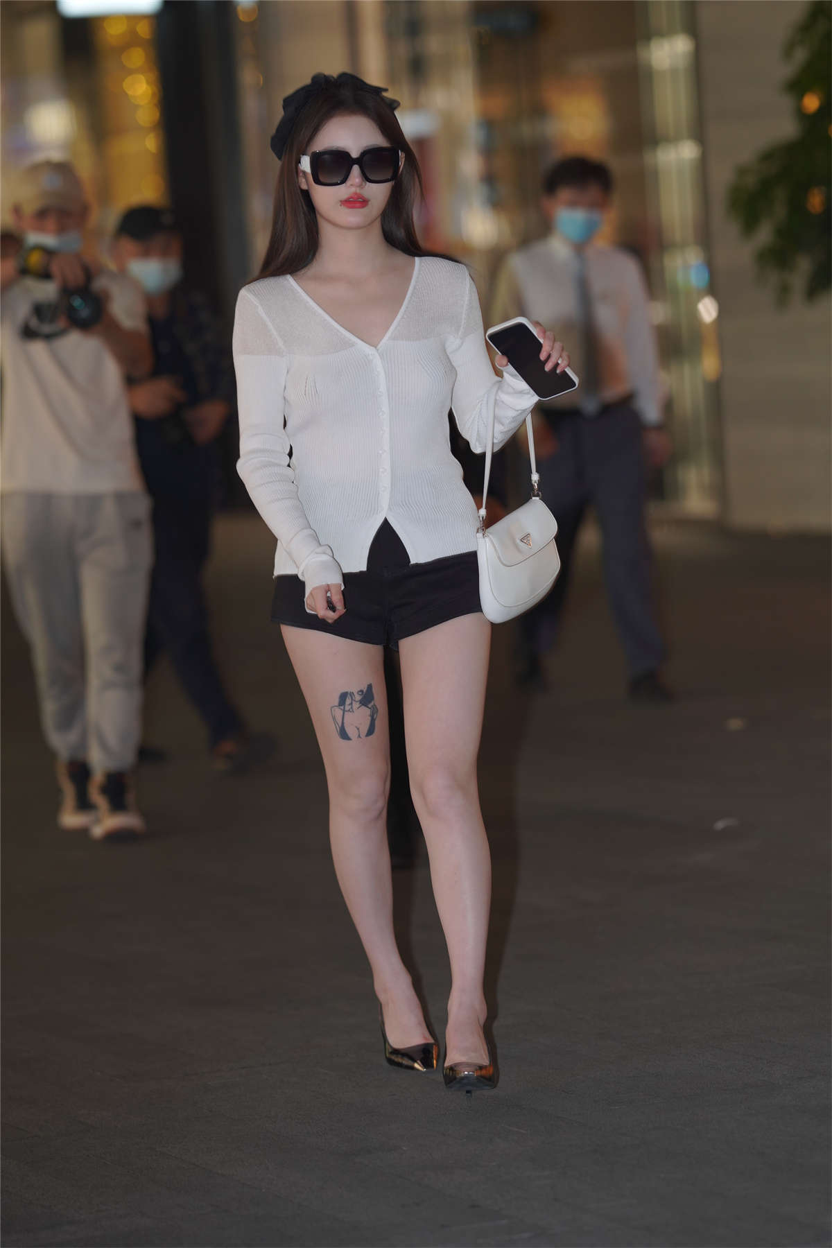 图片[2]-白色包臀裙美女-日更街拍