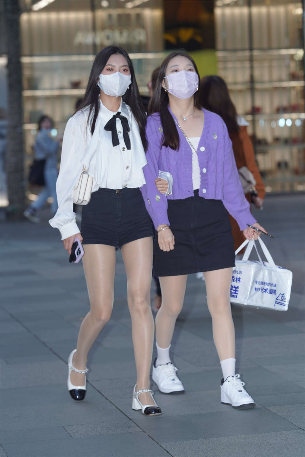 白色职业装美女-日更街拍