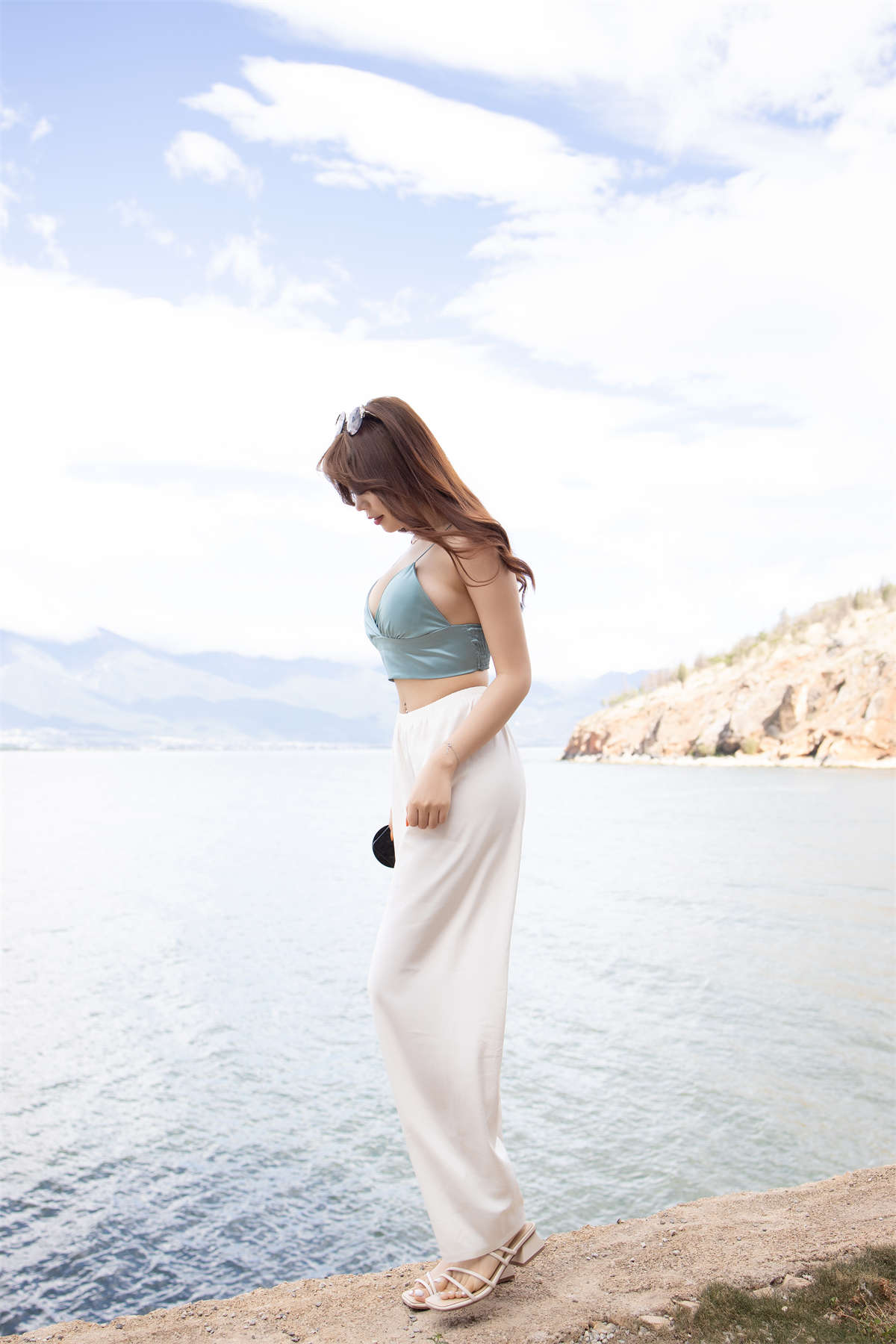 图片[2]-[魔镜原创摄影]芝芝街拍作品 白色长裤-日更街拍