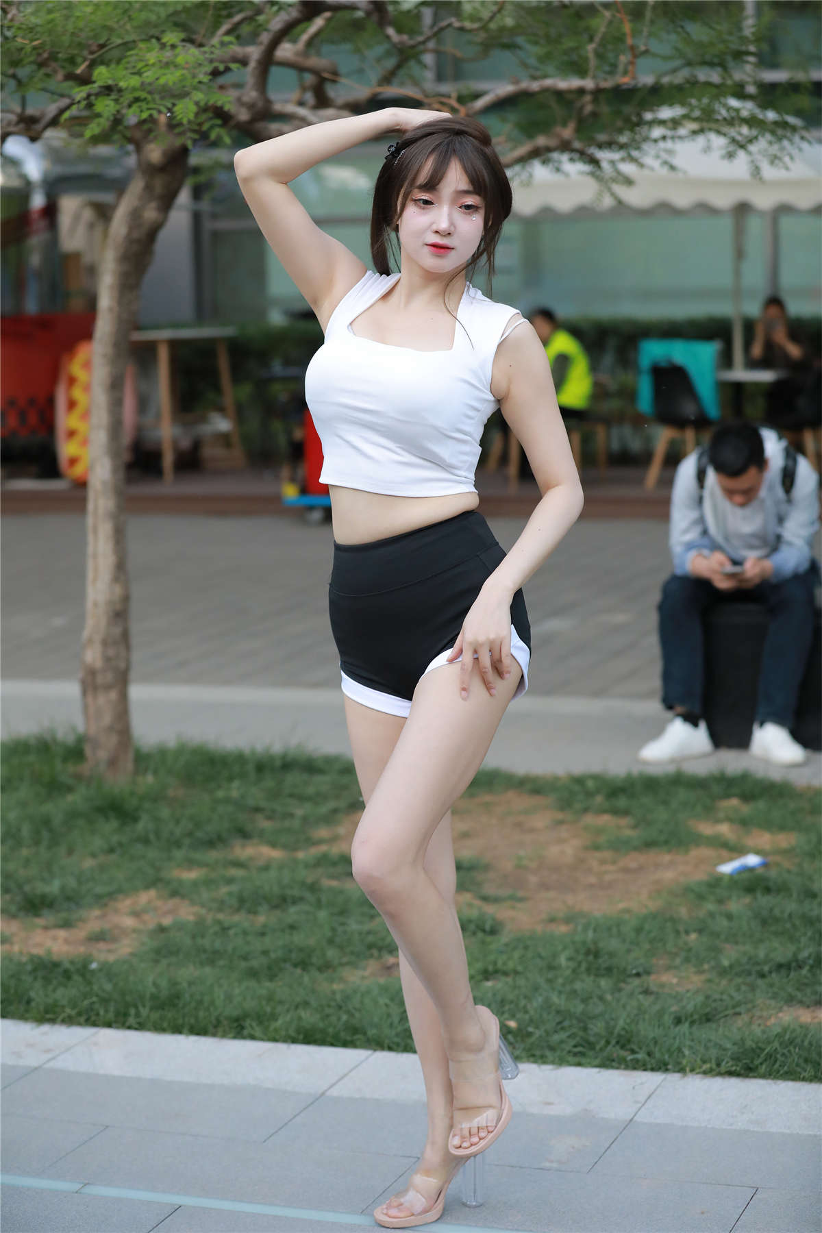 图片[2]-甜美黑白搭配-日更街拍