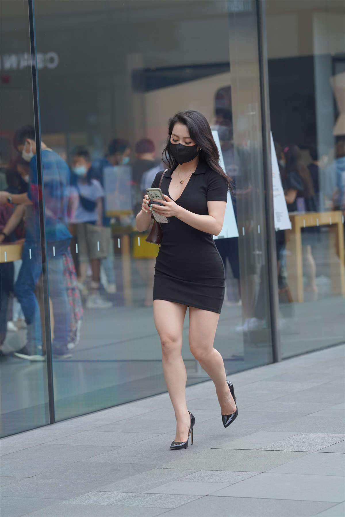 图片[2]-黑色紧身包臀裙翘臀-日更街拍