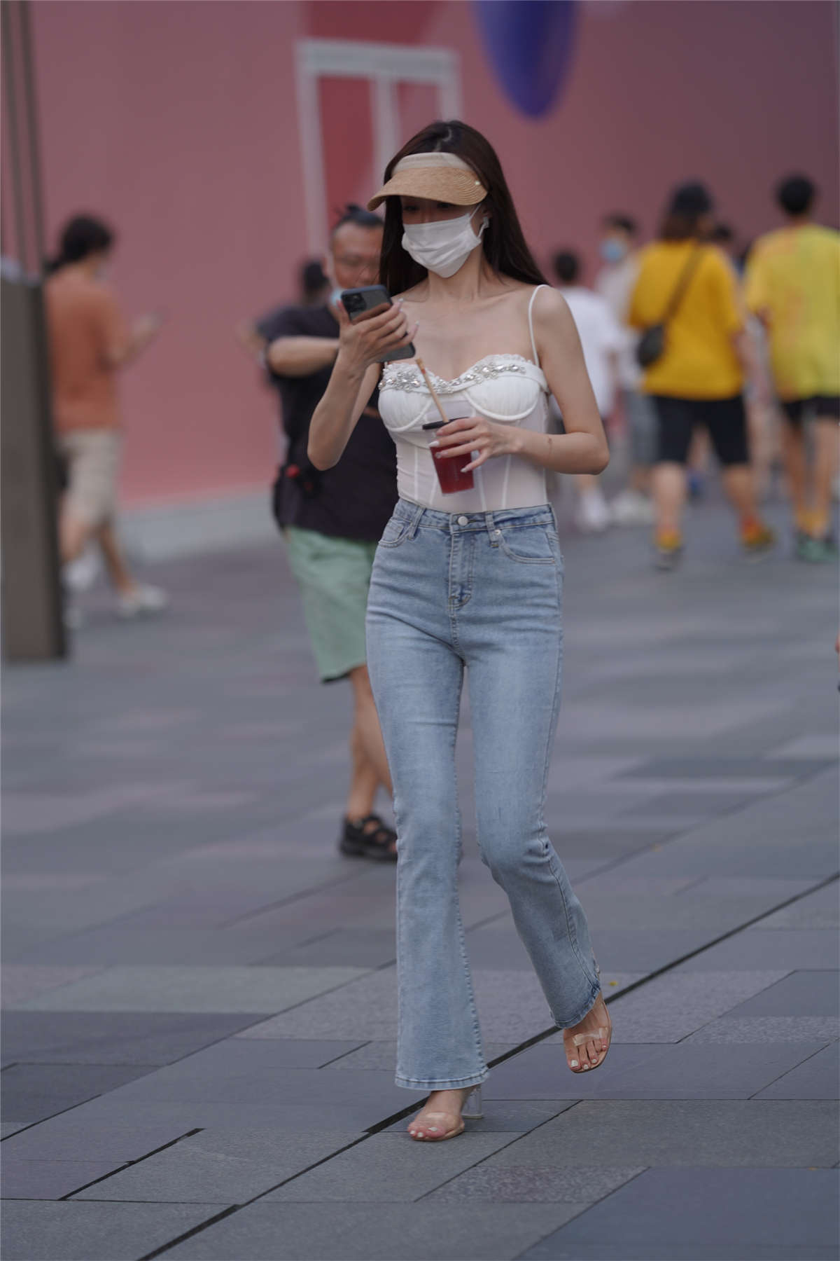 图片[2]-吊带露背牛仔裤-日更街拍