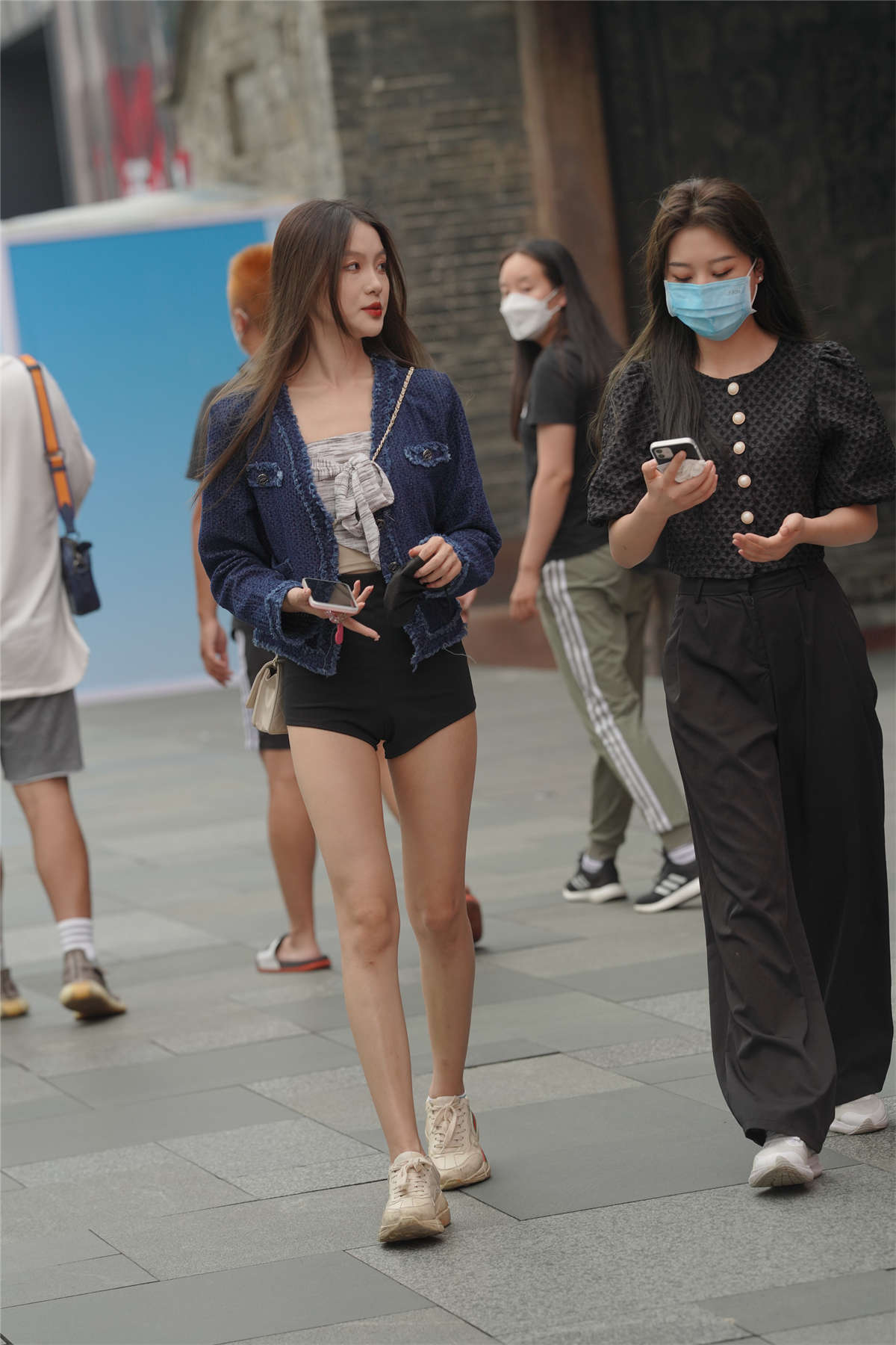 图片[2]-短裤大长腿-日更街拍