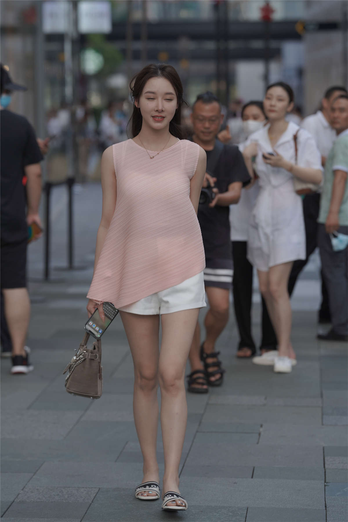 开朗甜美的笑容-日更街拍