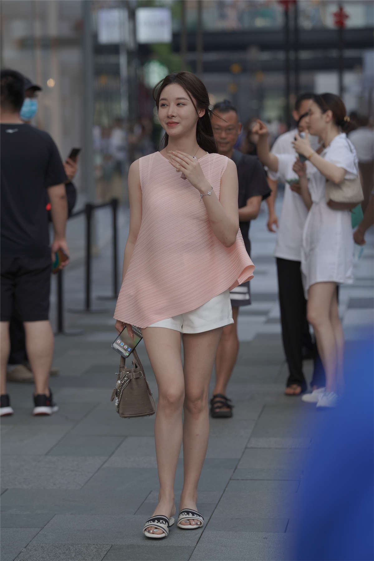 图片[2]-开朗甜美的笑容-日更街拍