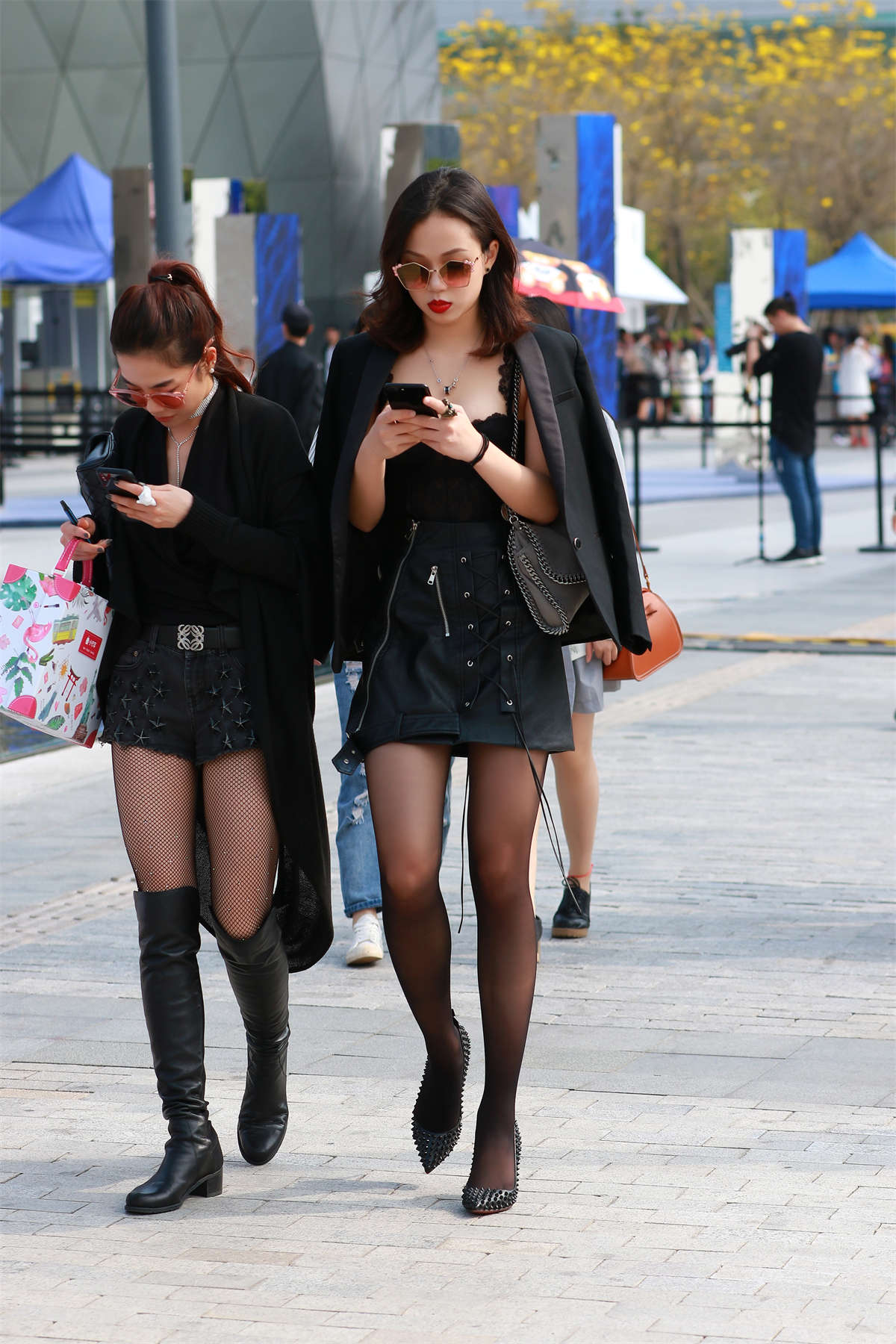 图片[2]-皮裙时尚女神-日更街拍