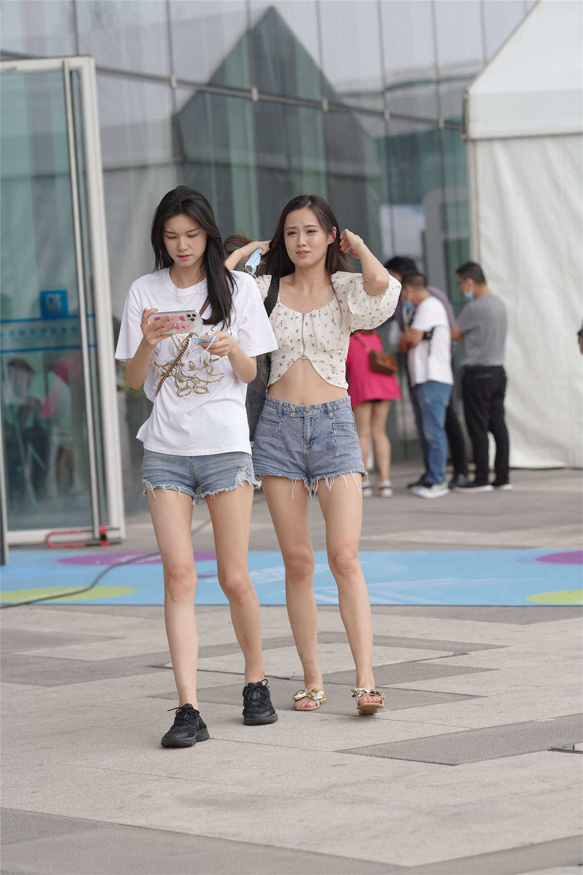 图片[2]-青春靓丽漂亮小姐姐-日更街拍